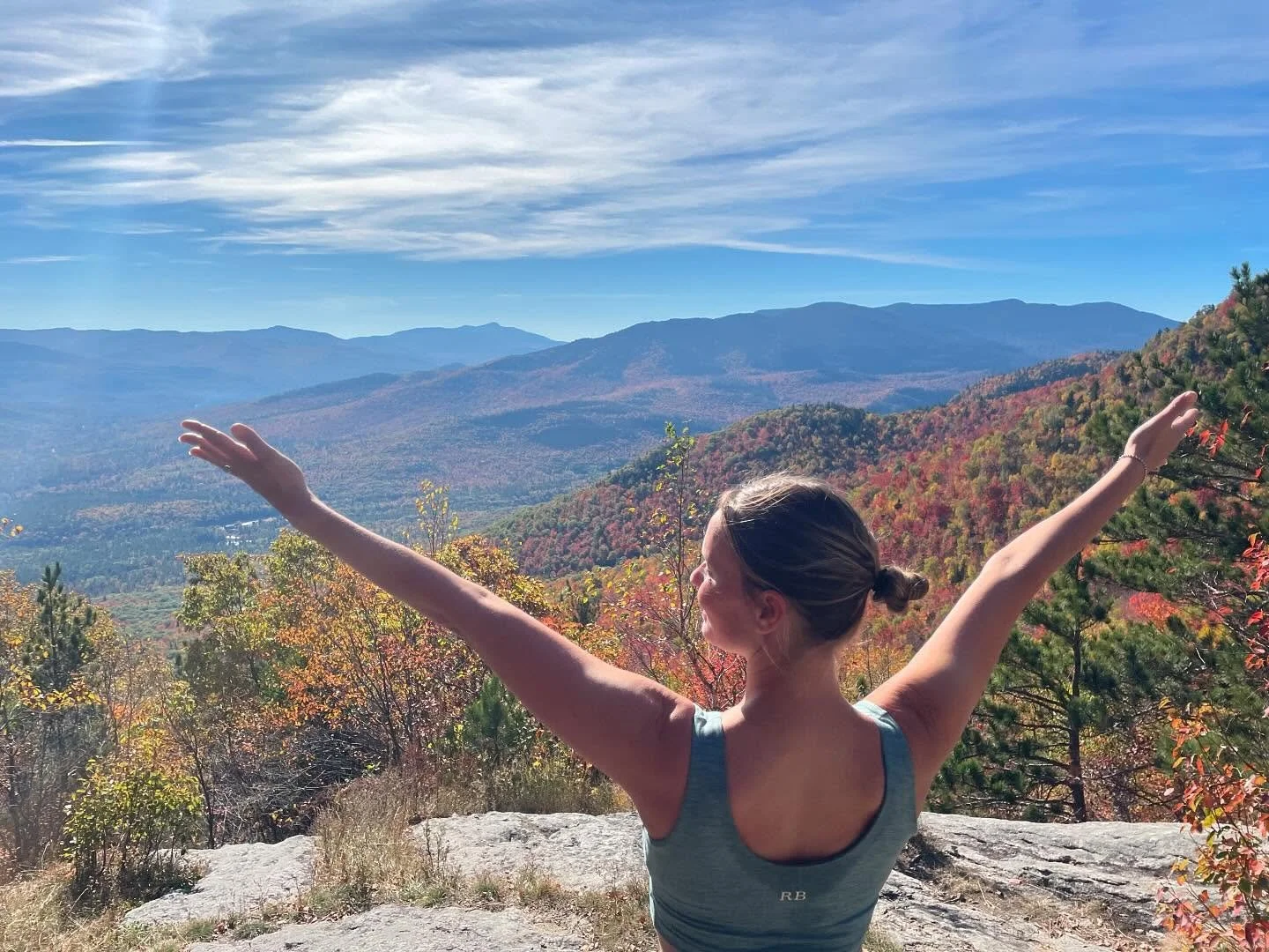 &quot;Sweaters weather&quot; sauf en randonn&eacute;e! 🥾🍃🍁🍂
@myroseboreal : merci pour le top au top! ⛰️
