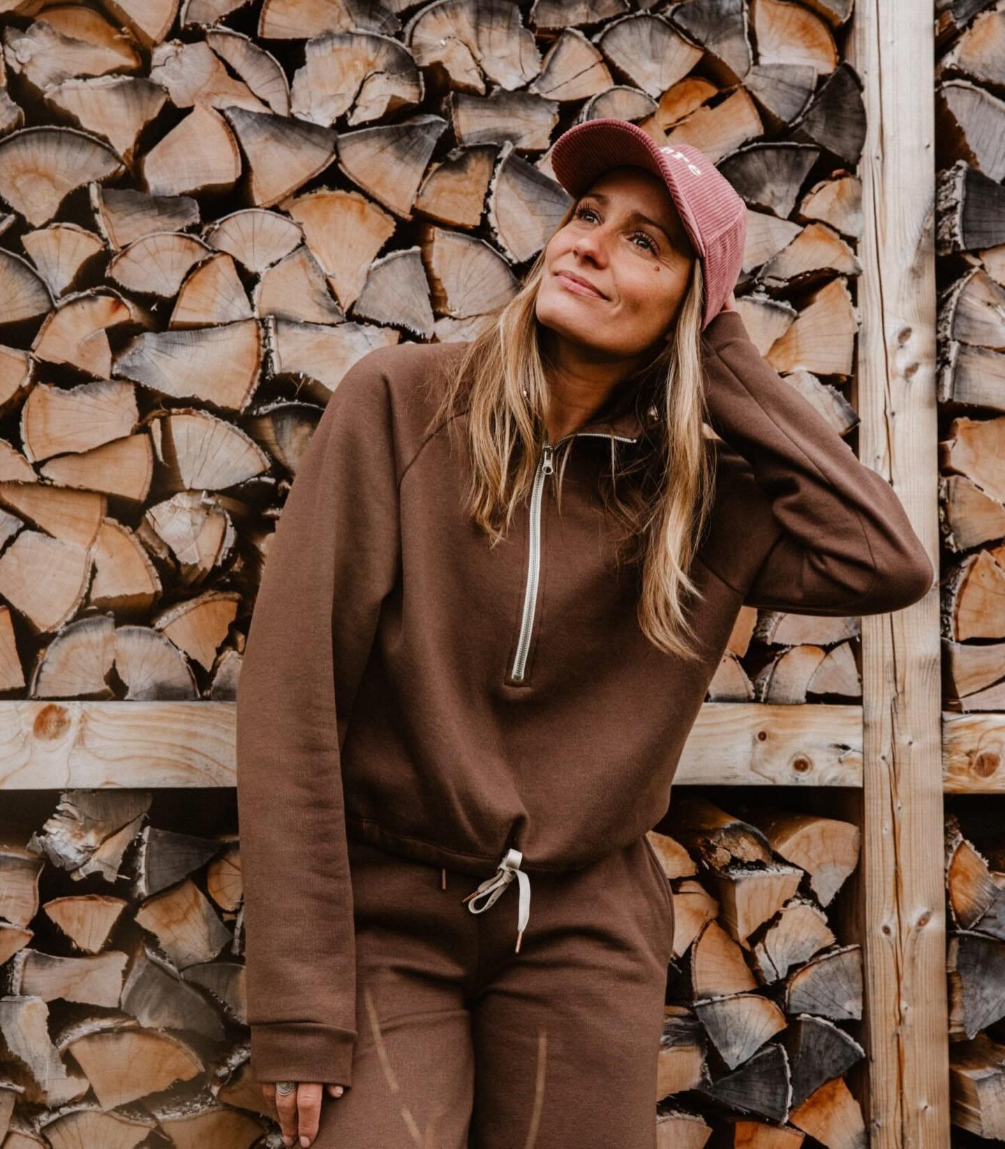 Pr&ecirc;te pour l'automne🍂🍃🍁🌾
@myroseboreal 
Pour mes classes de yoga &amp; pilates vous vous pouvez me trouver chez @studiosage.mtl et @mouvement_humain . J'ai quelques dispo pour cours priv&eacute;s. MP
🤎
Photographe: @arii_lamontagne