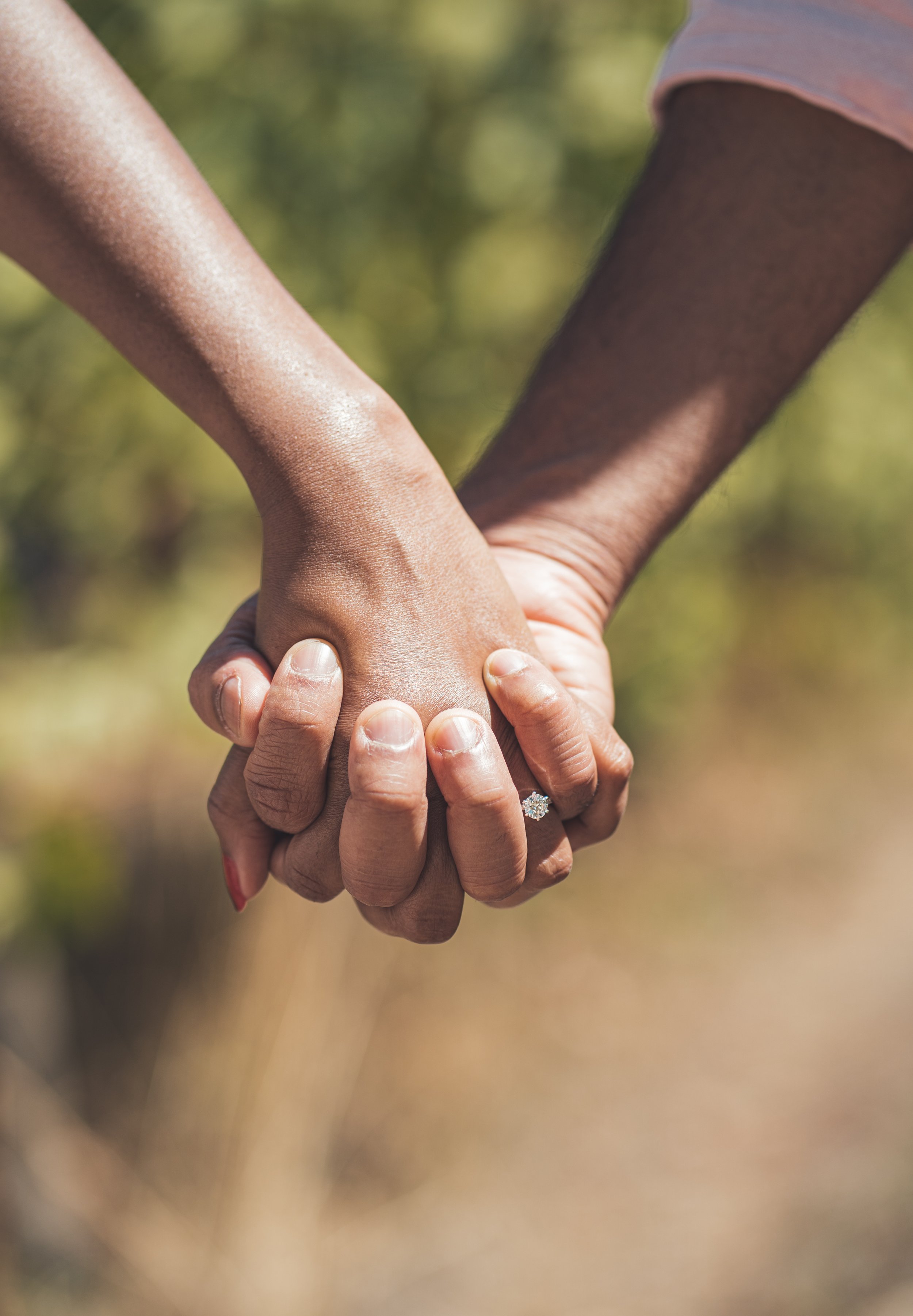 adelaide-wedding-photographer_engagement-holding-hands-closeup.jpg