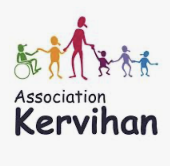 Illustration de sept personnes de différentes capacités, dont une en fauteuil roulant, se tenant par la main, avec le texte « Association Kervihan » en dessous.