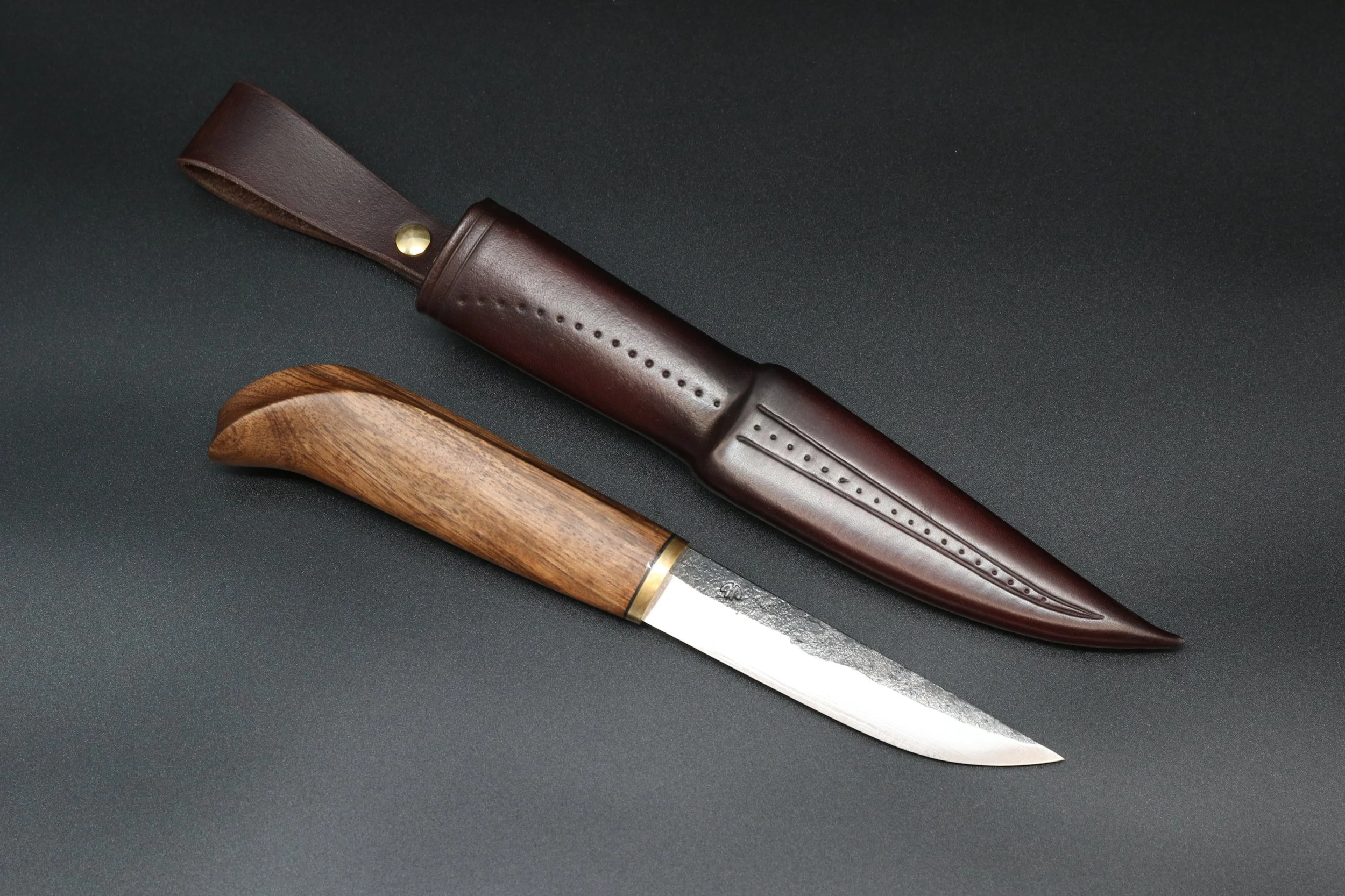 Puukko, erikoismuotoiltu kahva