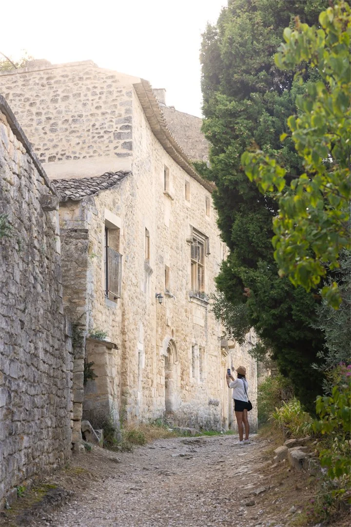 Oppede-le-VieuxFrance-person-taking-photo.jpg