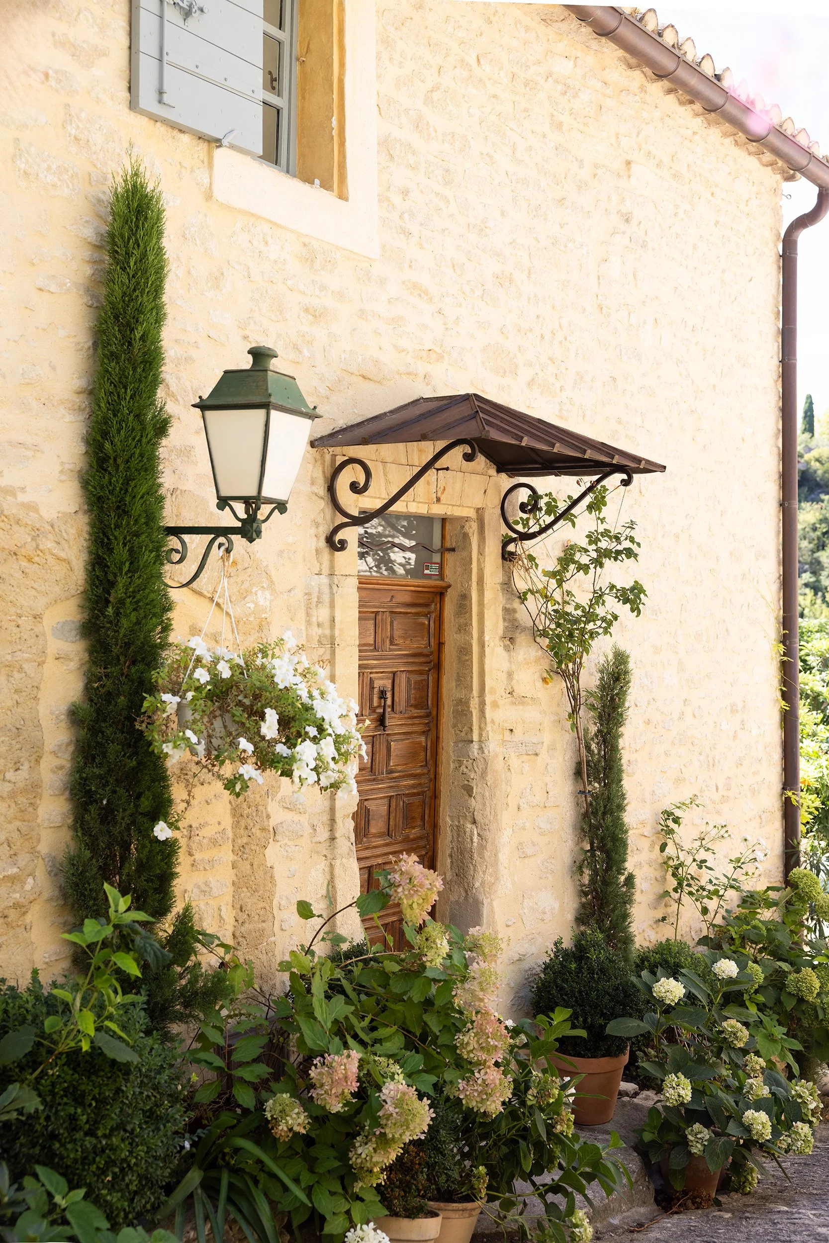 House entryway on Rue Jean Deyrolles in Gordes, France