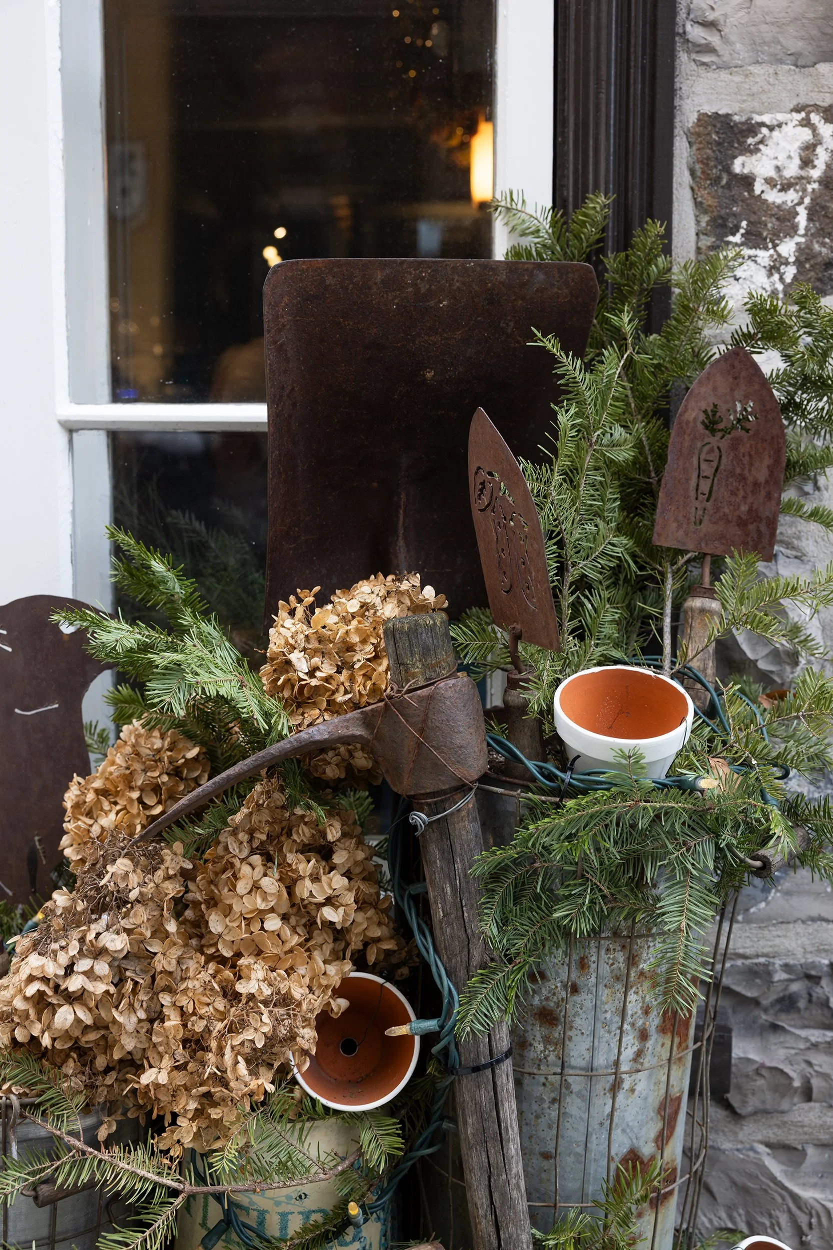 Decor outside Le Lapin Sauté, Quebec City