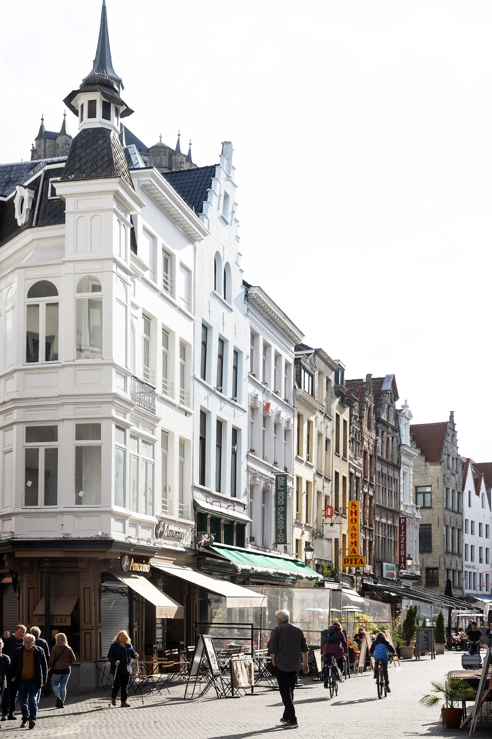 Oude-Koornmarkt-Antwerp-Belgium.jpg