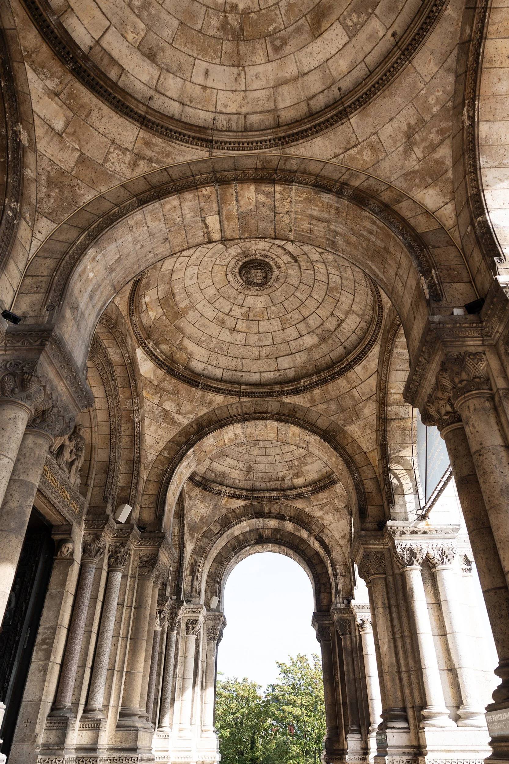 Three bayed porch of the Basilique du Sacré Coeur