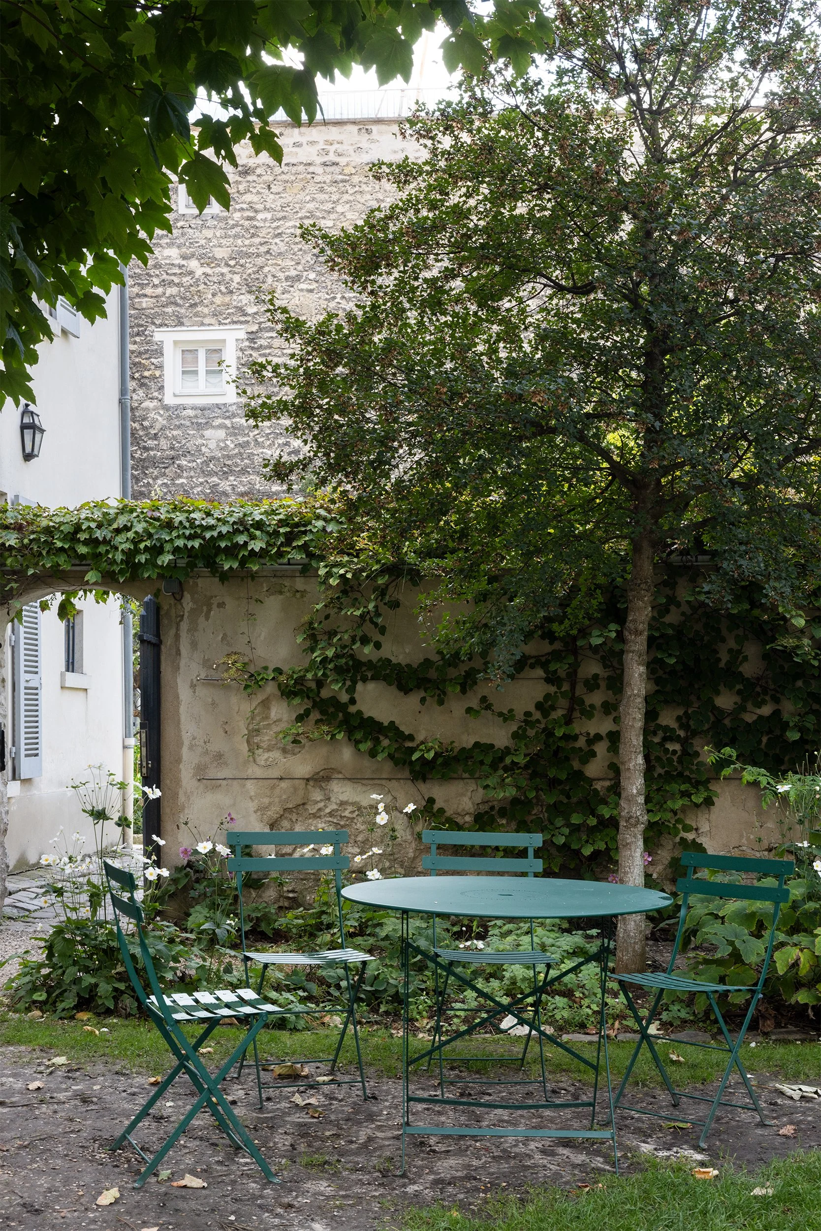 Café Renoir garden seating, Montmartre