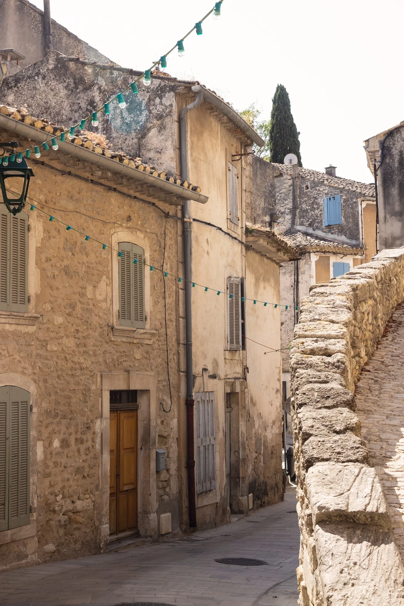 Menerbes-Luberon-France-Rue-Raoul-St-Raymond-Sylvestre.jpg