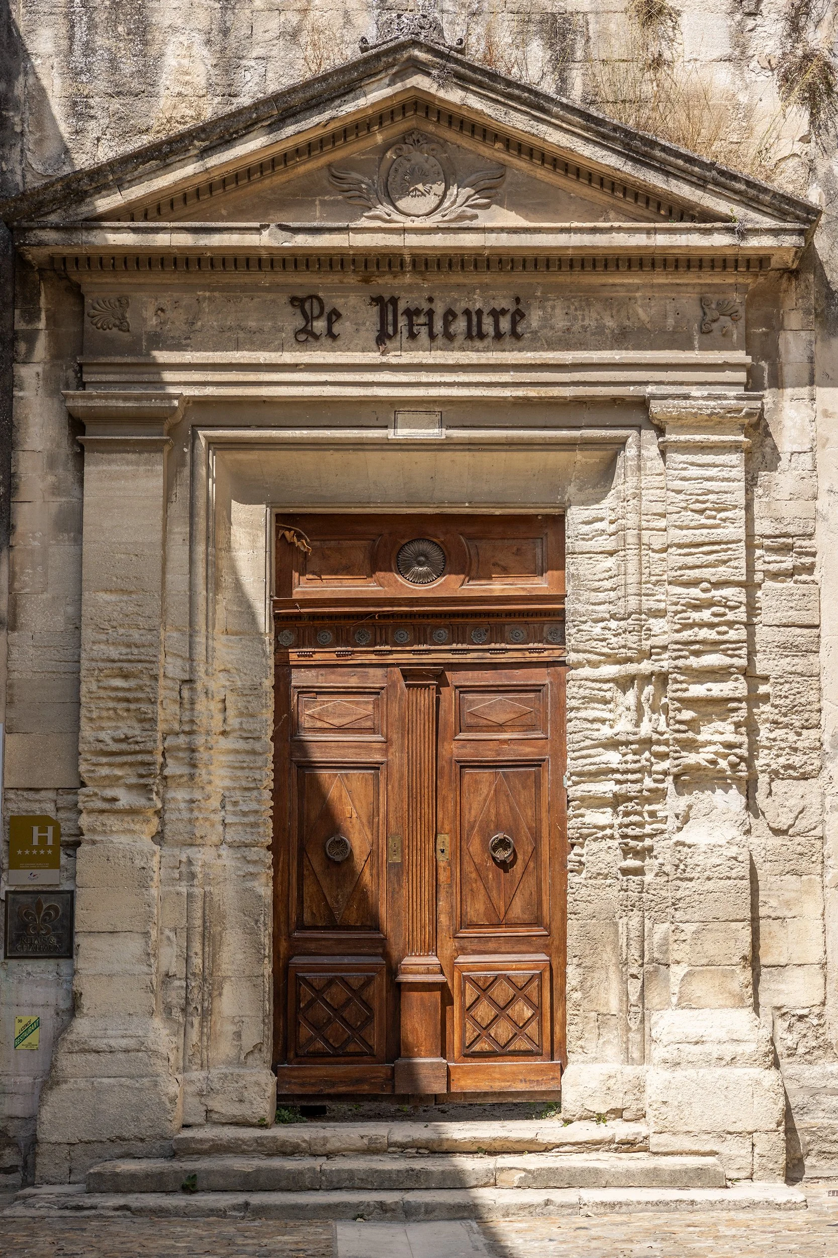 Hôtel-Le-Prieuré-Baumanière-entry-Avignon-France.jpg