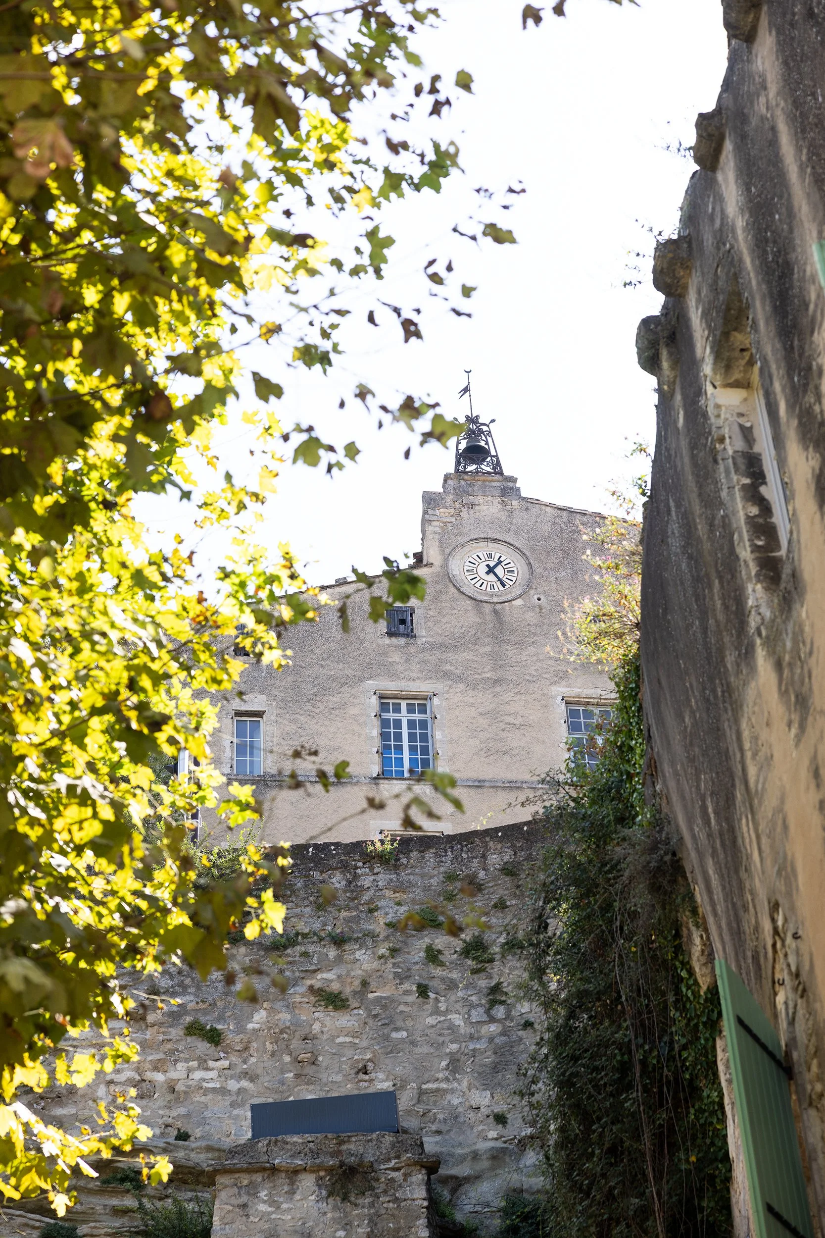 Eglise-Haute-Bonnieux-Provence.jpg