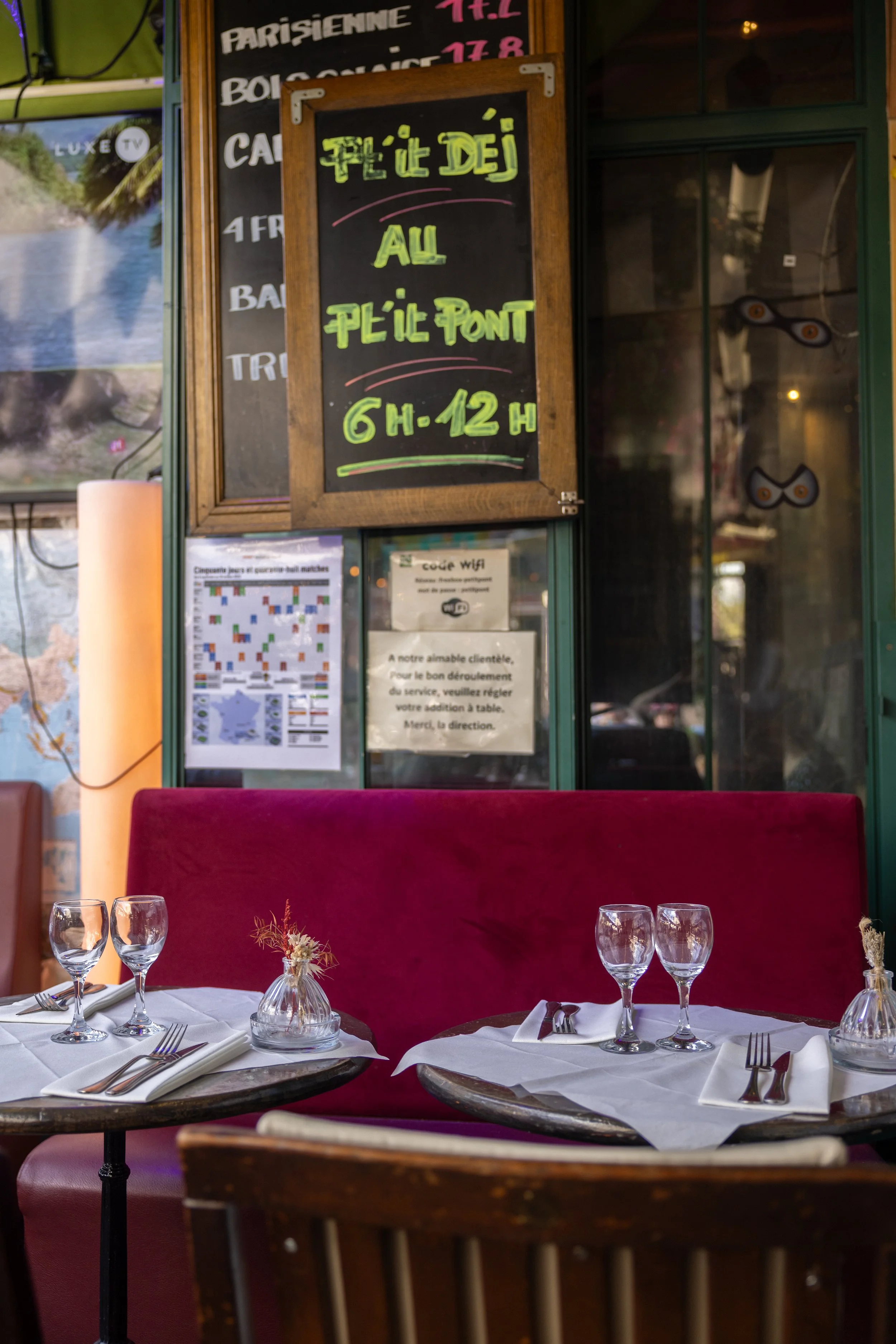 Cafe Le Petit Pont.jpg