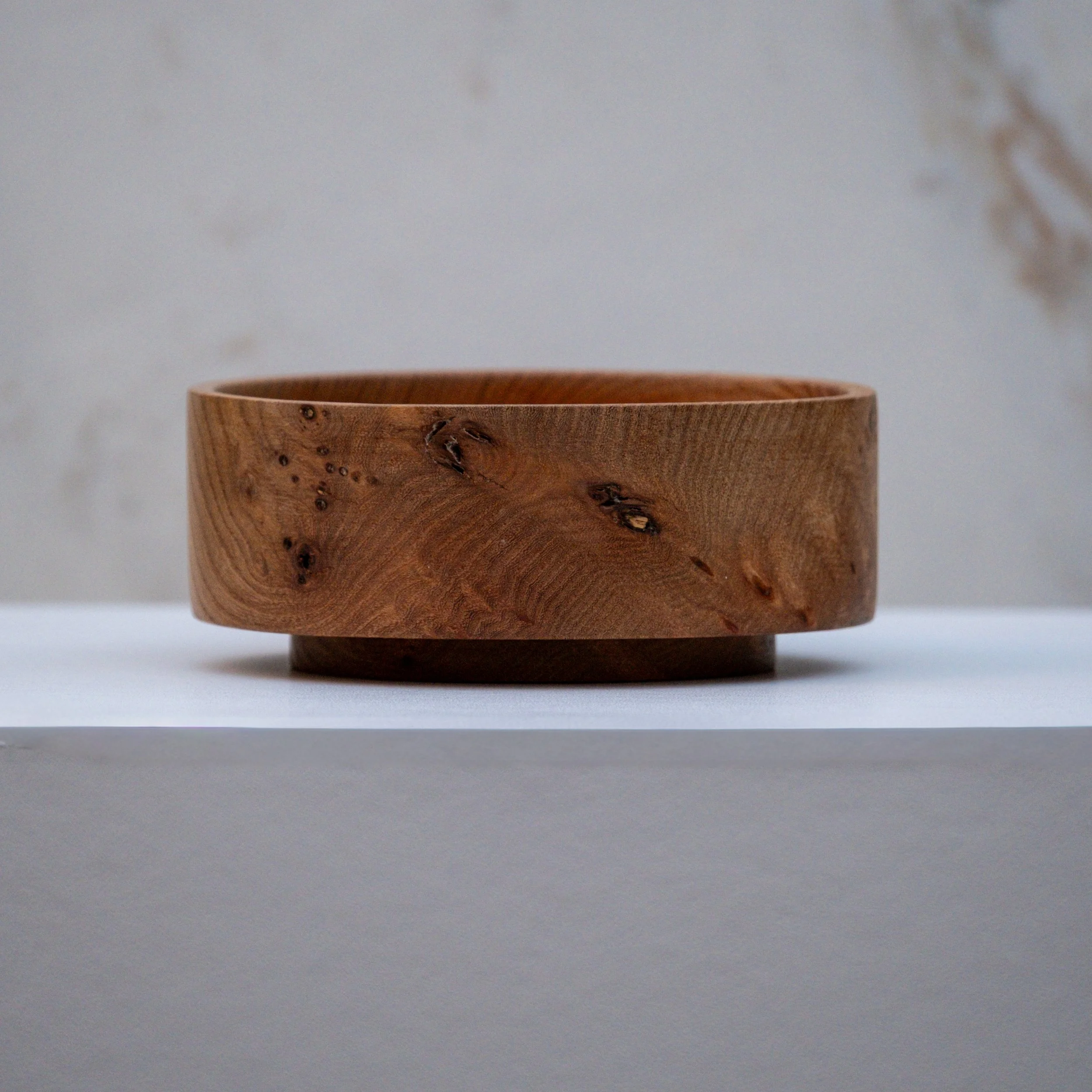 Shallow Bowl in Elm with Burl Inclusion i
