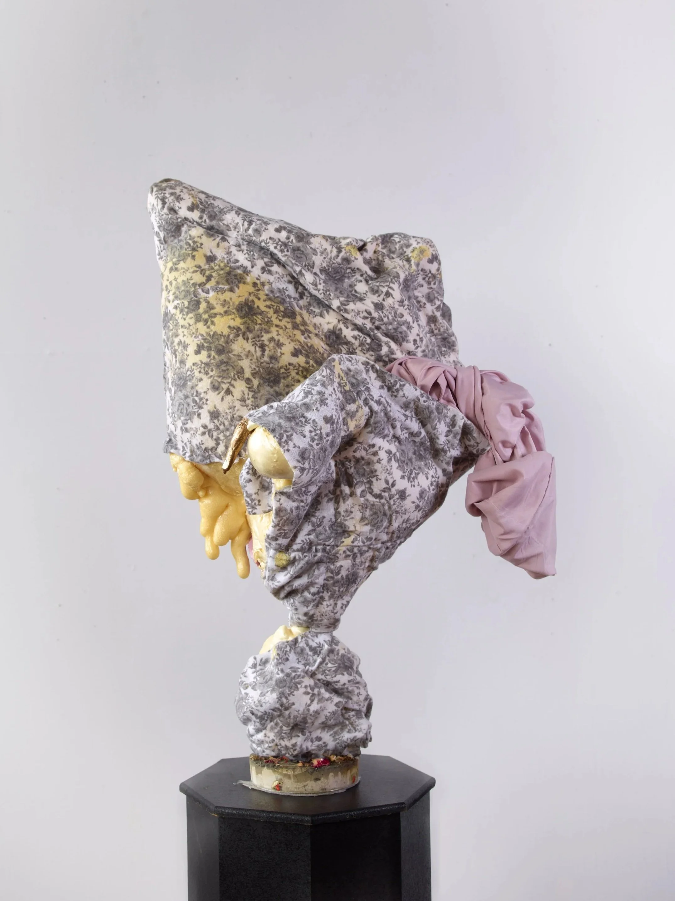 Leda, Pillowcases, polyurethane foam, concrete, dried flowers, plaster and gold spray paint. 2022 