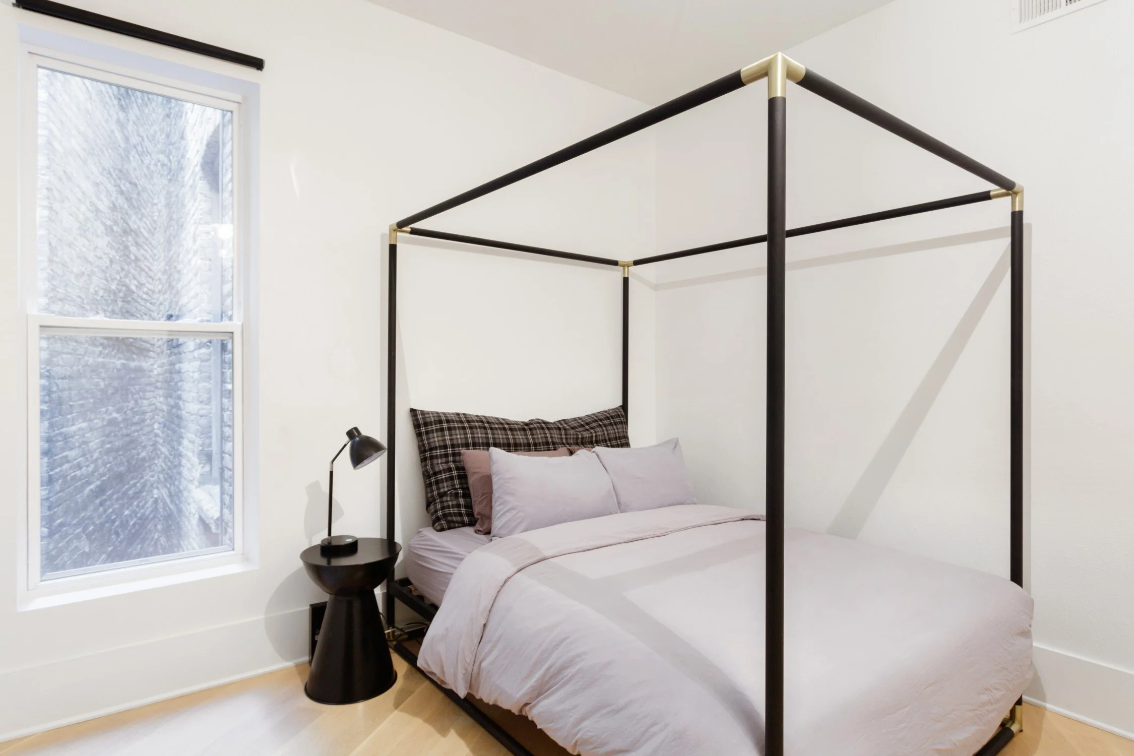 gallerybed1.jpg