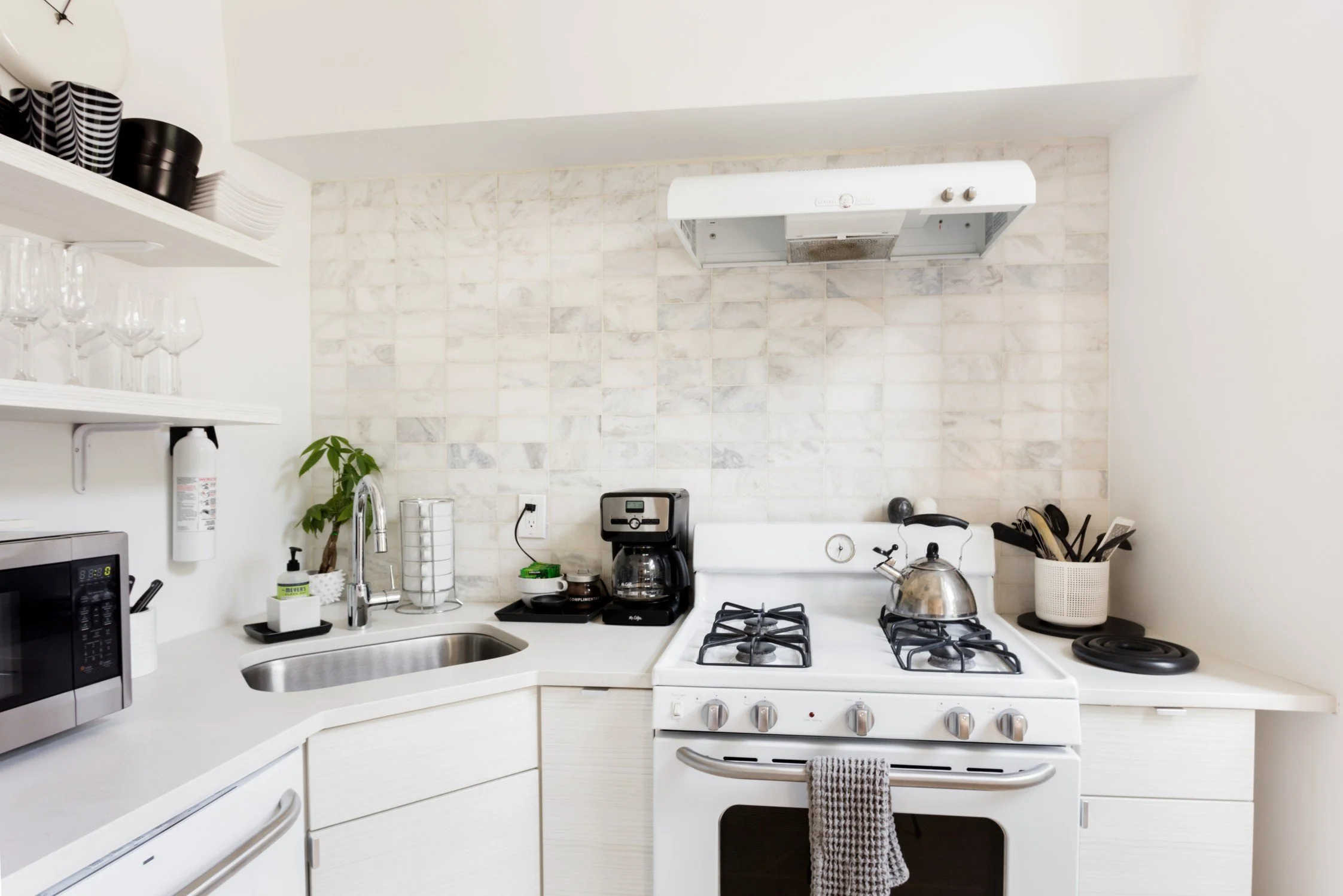 gallerykitchen.jpg