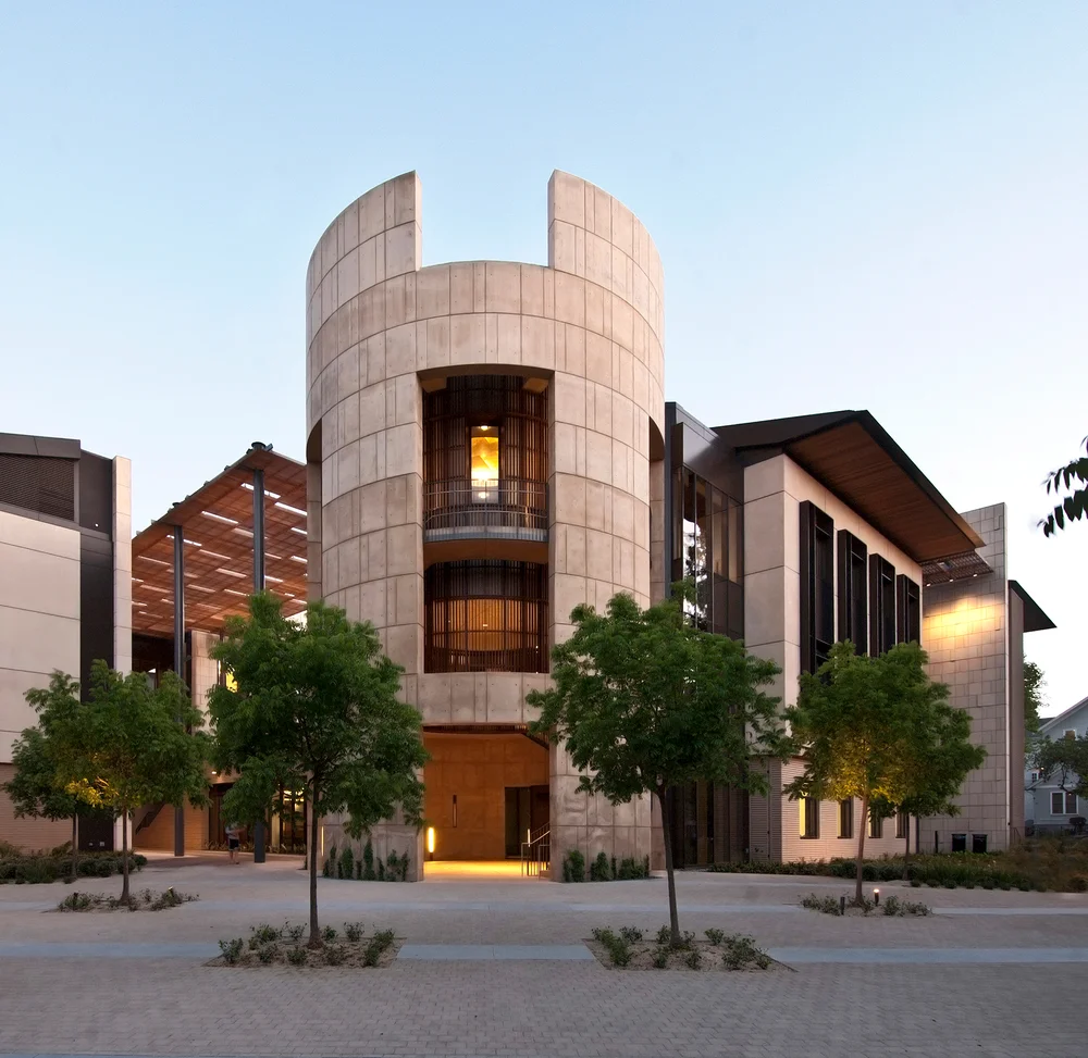 The open-air rotunda at the entry to the Neukom Building