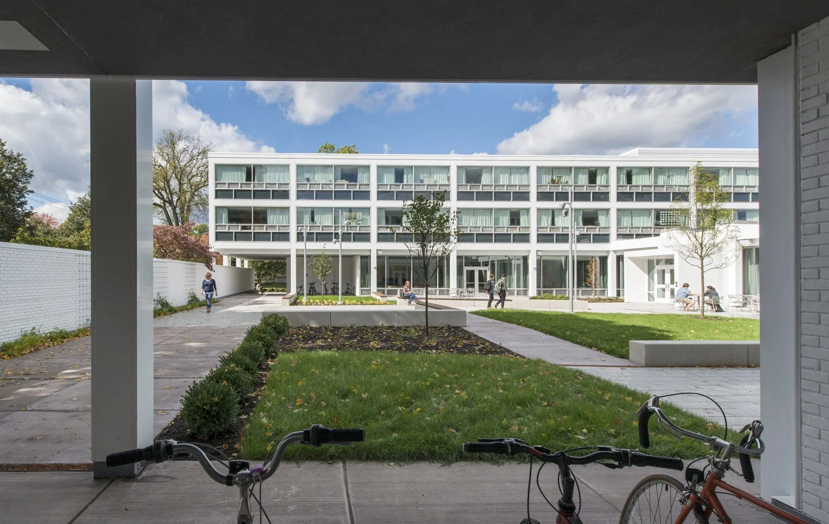01-cutter-ziskind-the-courtyard-seen-from-under-a-covered-walk-wit.jpg