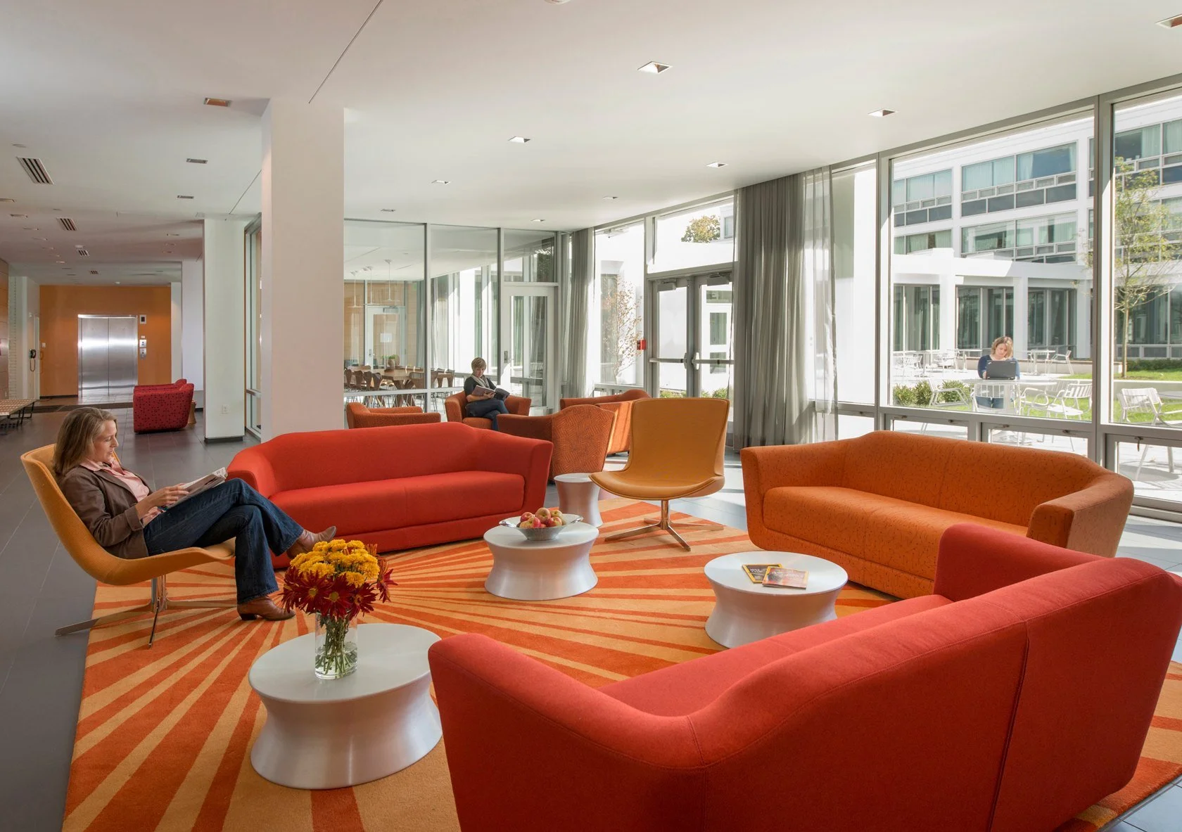 03-cutter-ziskind-a-lounge-with-orange-sofas-and-a-patterned-rug.jpg