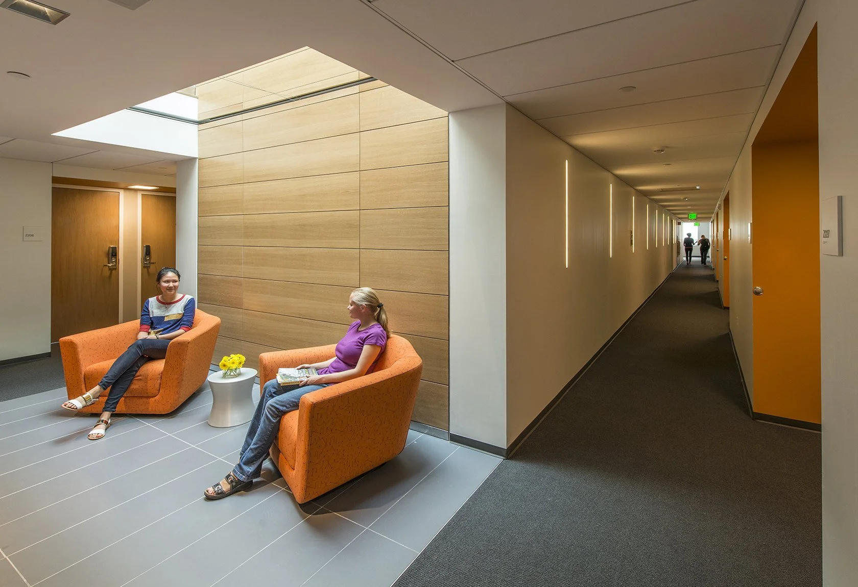 05-cutter-ziskind-students-in-orange-chairs-in-a-corridor-alcove.jpg