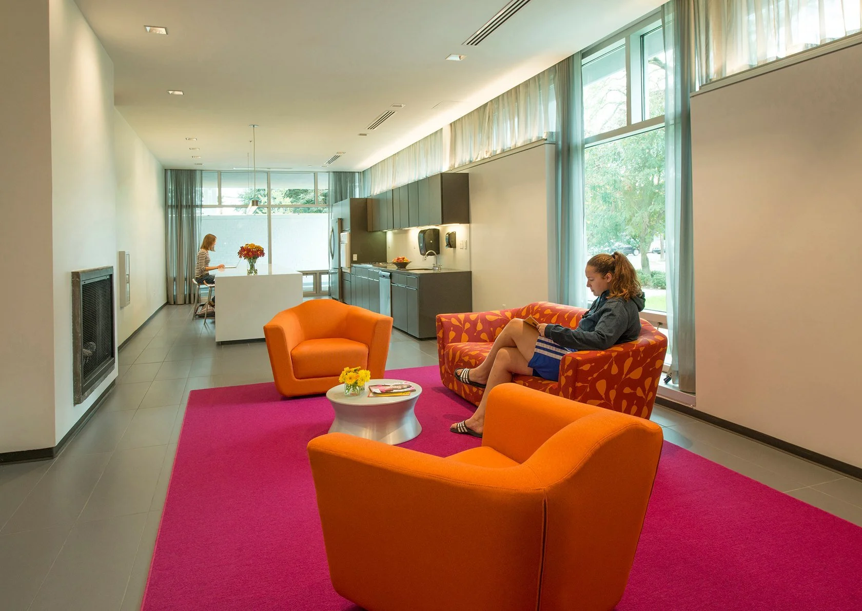 04-cutter-ziskind-a-common-room-with-orange-chairs-and-a-magenta-r.jpg
