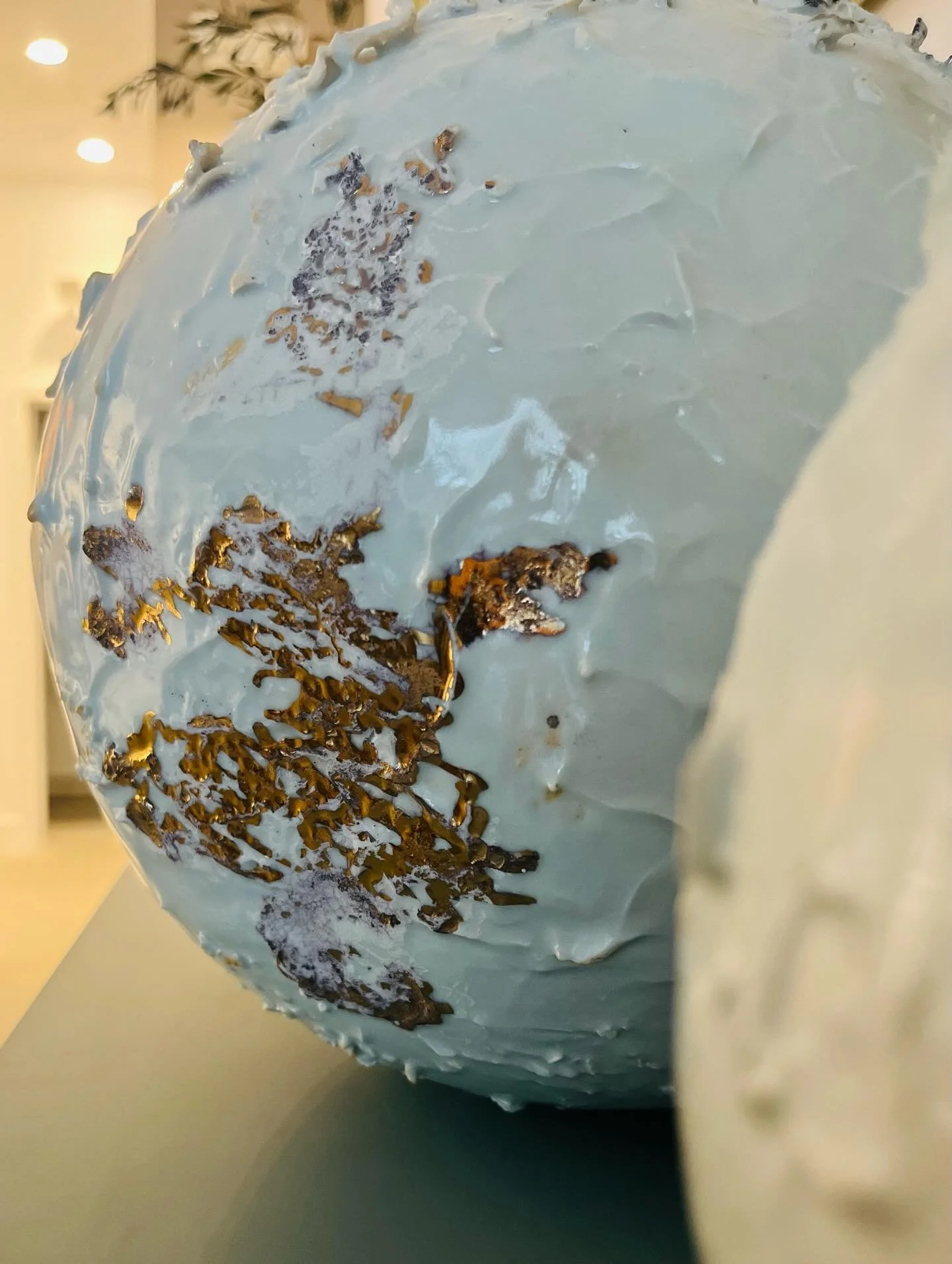 A glimpse into Porcelain Artist Gerbi Tsesarskaia&rsquo;s unique techniques&hellip;

&lsquo;Because I fire these pieces in a reduction atmosphere for approximately 25/30 hours in a gas burning kiln they assume this light ethereal blue hue. It is a ve