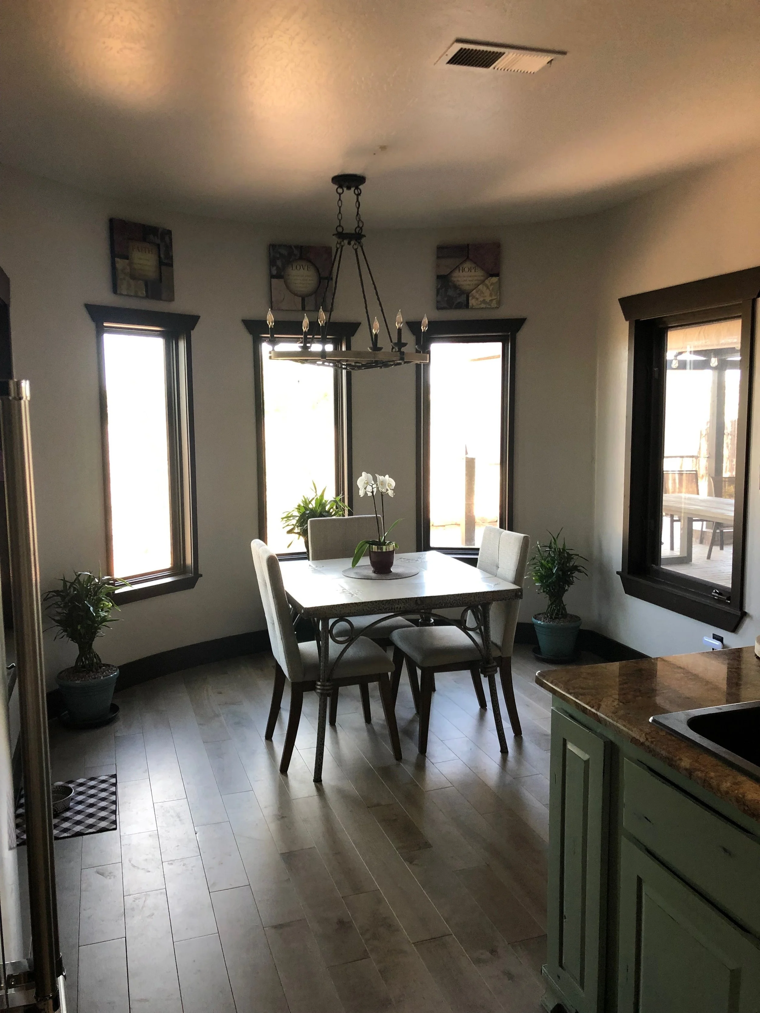 Breakfast Nook.jpg