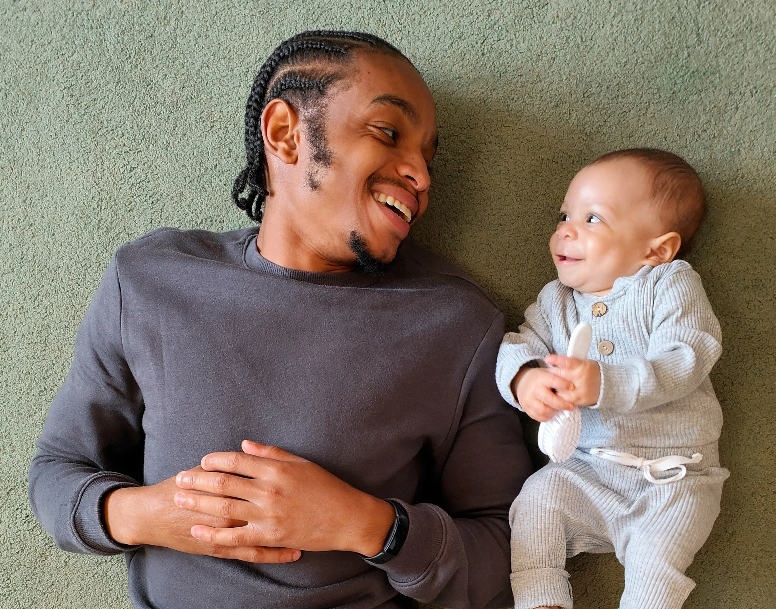 Postpartumworkshop hemma hos familj med doula och psykologdoula i Stockholm