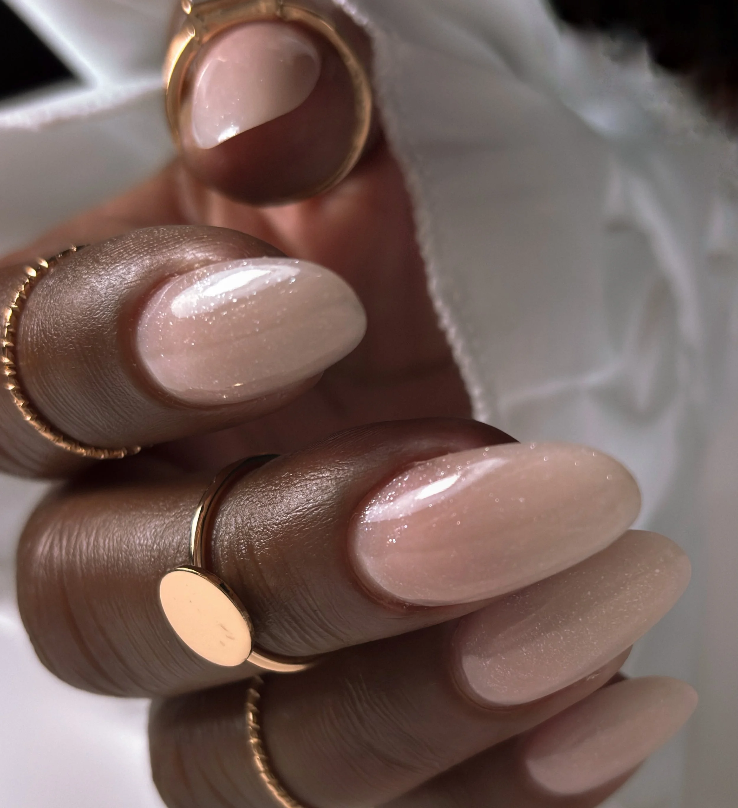 Yesterday I created this nail extension set, and I&rsquo;d love to share both the final result and the process with you, which you can see throughout this carousel.

At the same time, I&rsquo;d like to tell you about the technique I use for nail scul