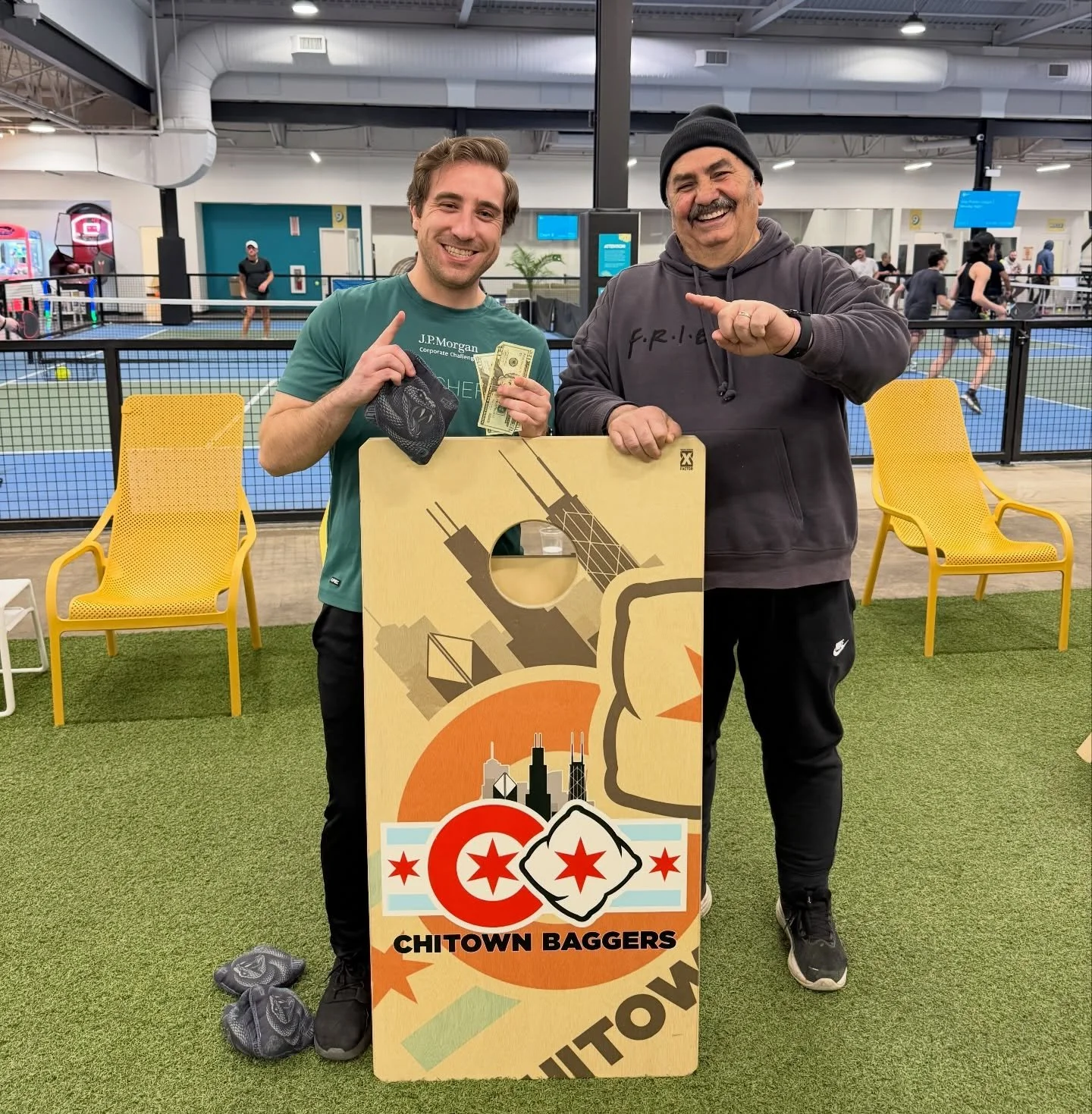 Mondays are for blind draws. Who is coming tonight? Perfect time to tune up before our spring leagues start tomorrow. Make some new friends or even find someone up team up with for one of the leagues. Go to the link in our bio or chitownbaggers.com t