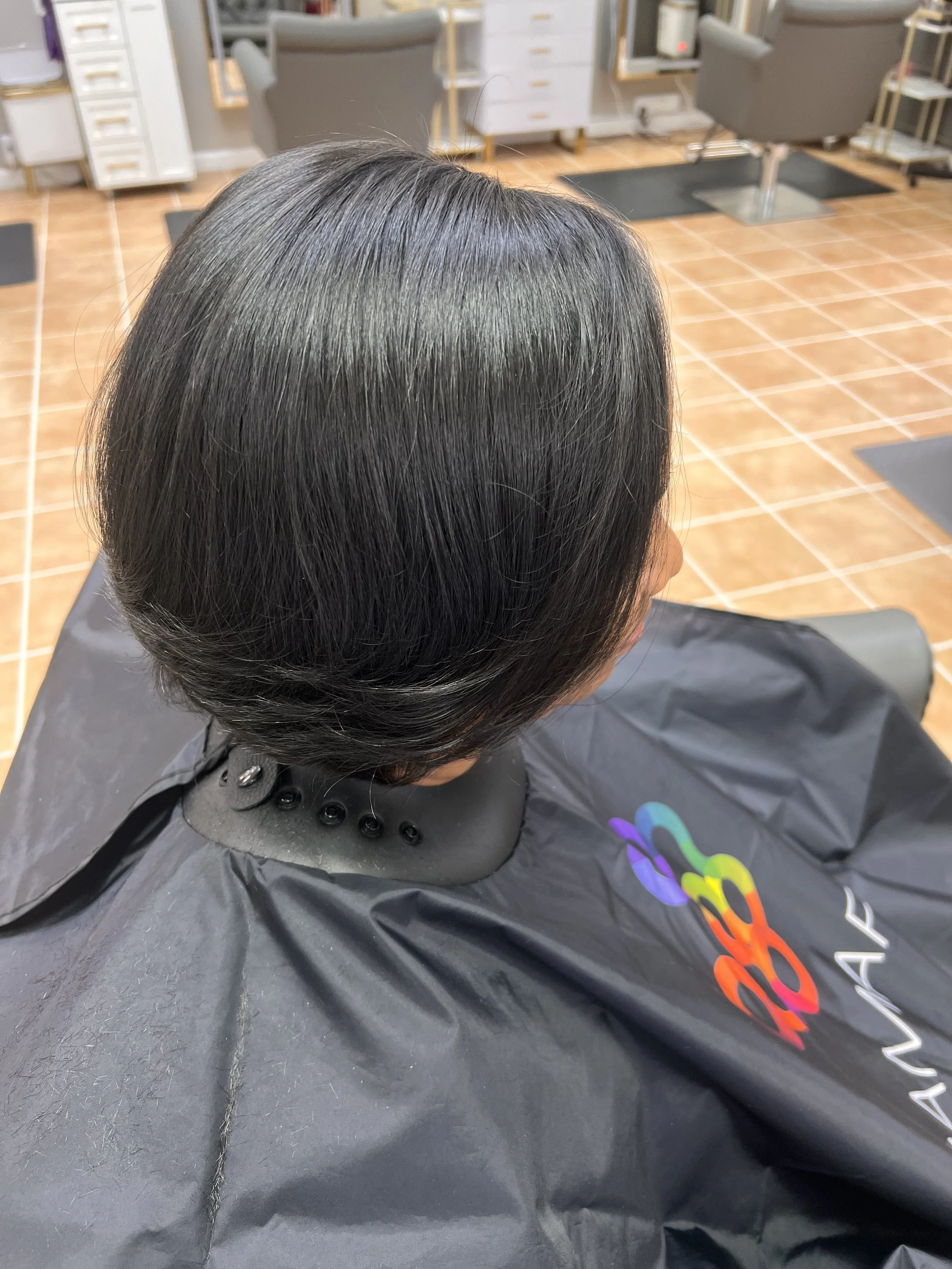 Luxe Experience – Hydration, Hair Shaping, and Signature Finish

A healthy-hair service designed for natural textures. This Luxe Experience includes a steam hydration treatment to restore moisture balance, precision hair shaping to enhance movement, 