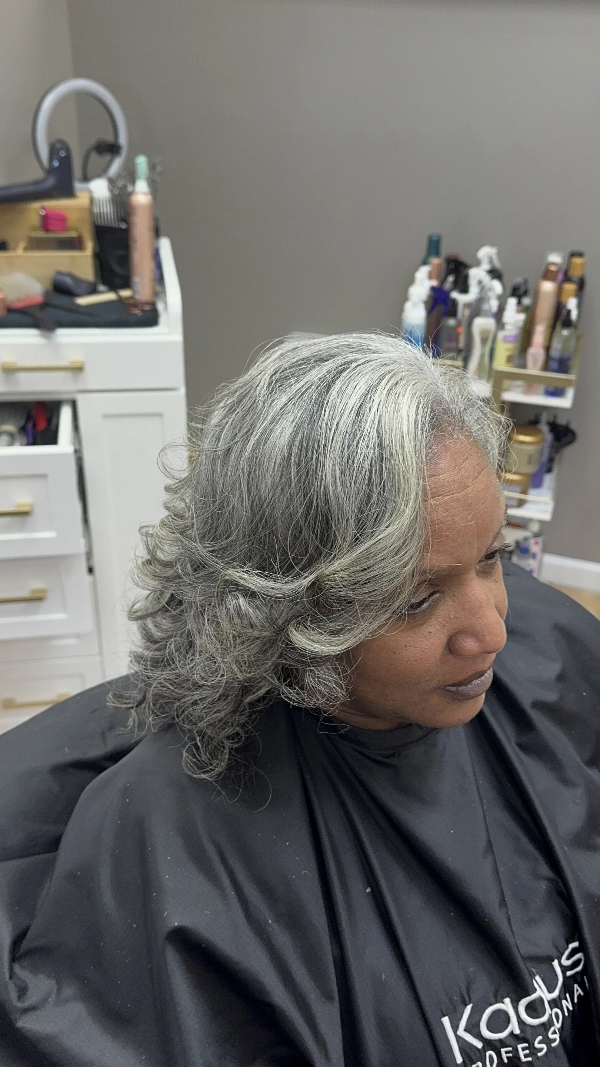 Luxe Transformation – Silver Revival Experience

A complete renewal designed to restore brilliance, health, and harmony to silver and salt-and-pepper hair. This transformation began with a therapeutic scalp cleanse and steam hydration treatment enhan