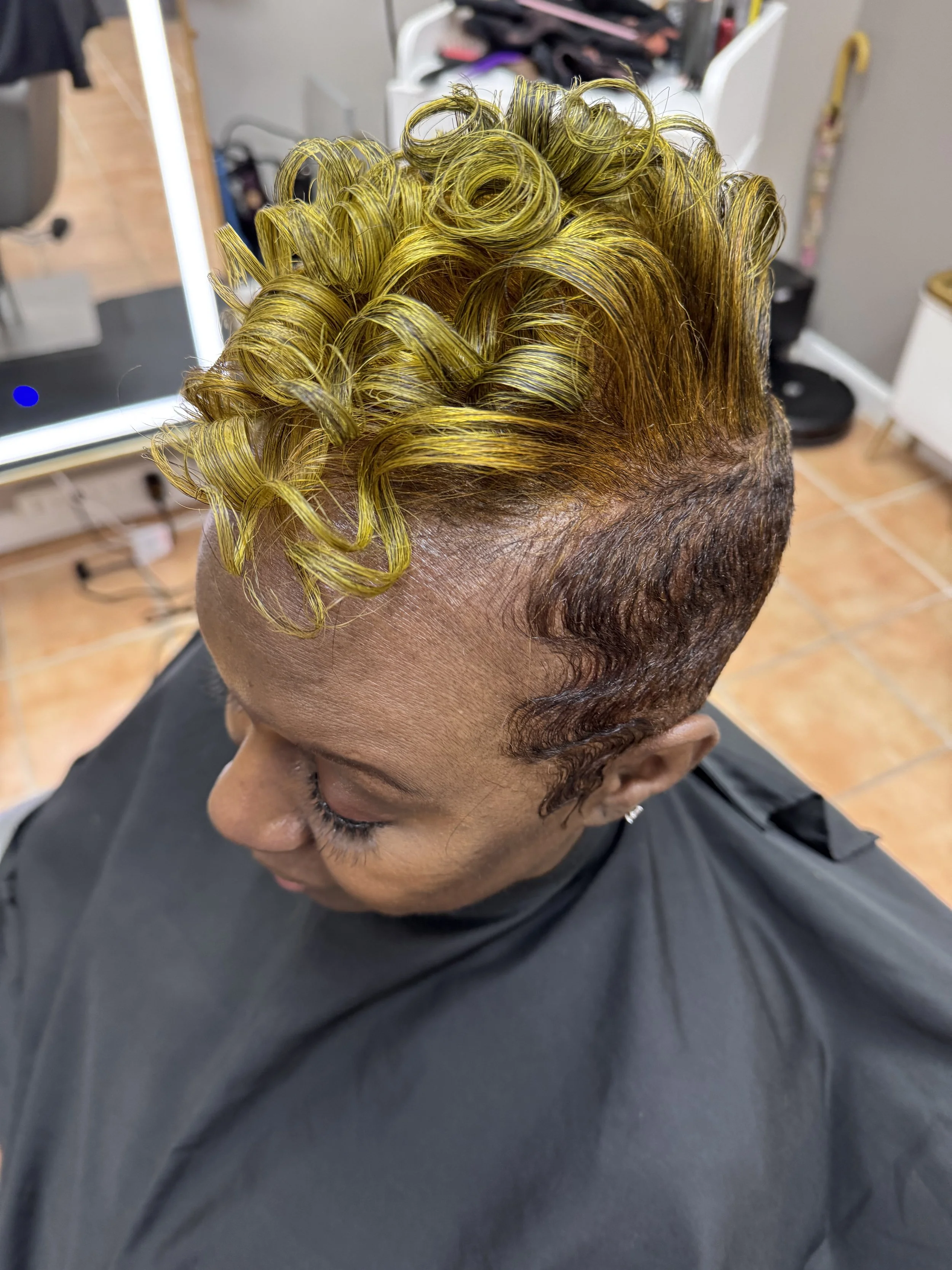 DELUXE Experience – Dual Demi Color with Partial Relaxer and Designer Style
A dimensional color and design service tailored for relaxed hair maintenance. This Deluxe Experience combines a partial relaxer for refreshed smoothness with a custom dual de