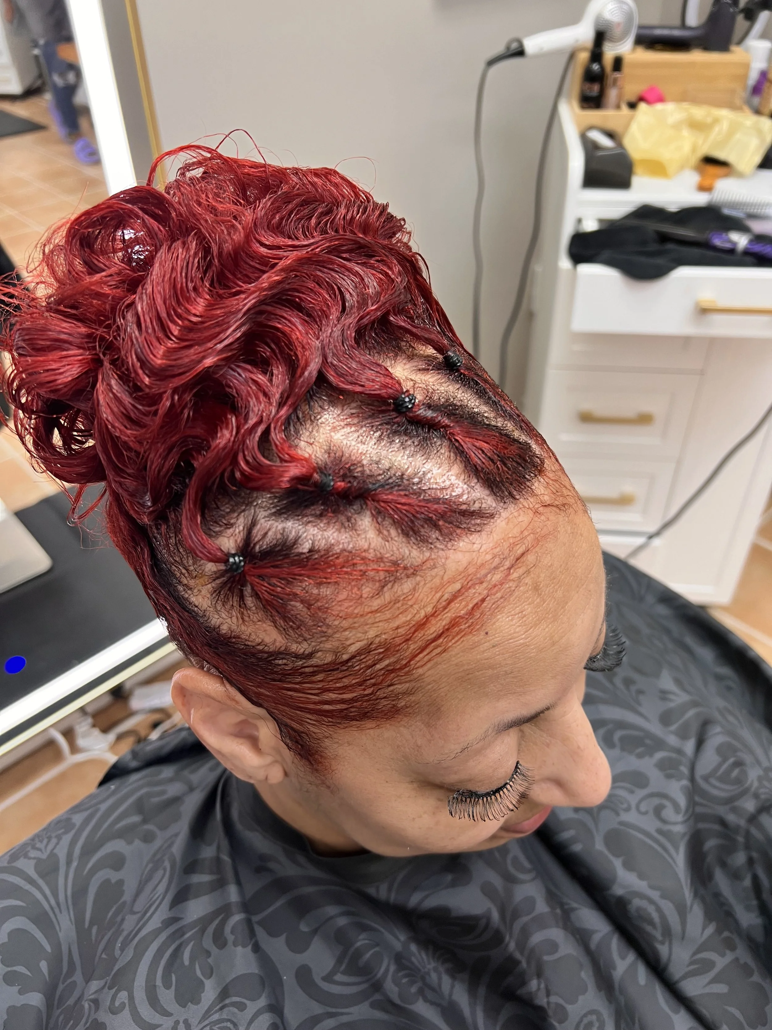 Deluxe Experience – Vibrant Demi Refresh and Signature Finish
A radiant color refresh for relaxed hair, designed to enhance tone and depth while maintaining hair health. This service includes a nourishing steam hydration treatment with aromatherapy a