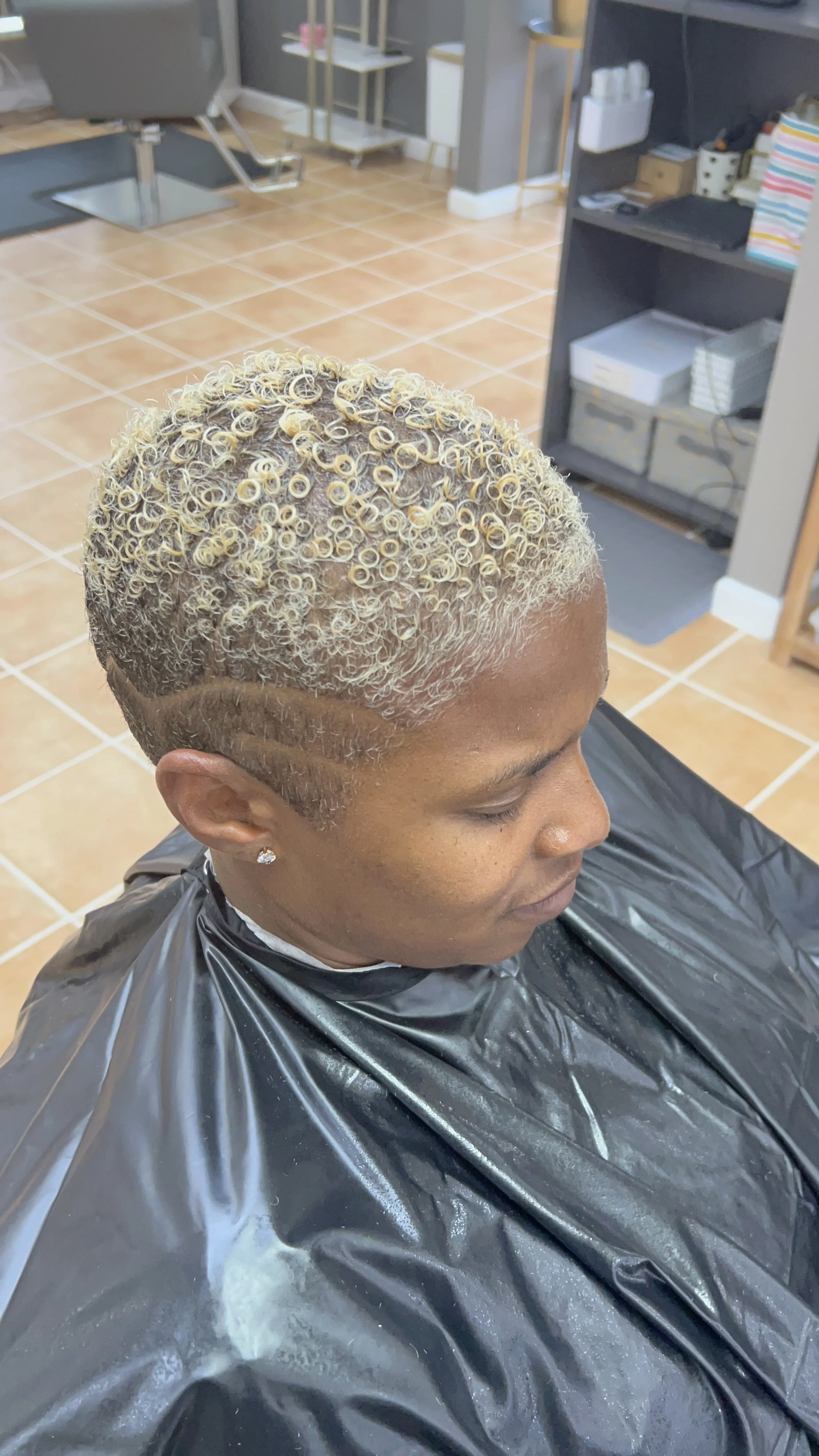 LUXE Experience – Hydration, Hair Shaping, and Curl Definition

An enhanced LUXE service designed to refresh and refine natural texture. This experience begins with a therapeutic scalp cleanse and moisture-rich hydration treatment to soften and resto