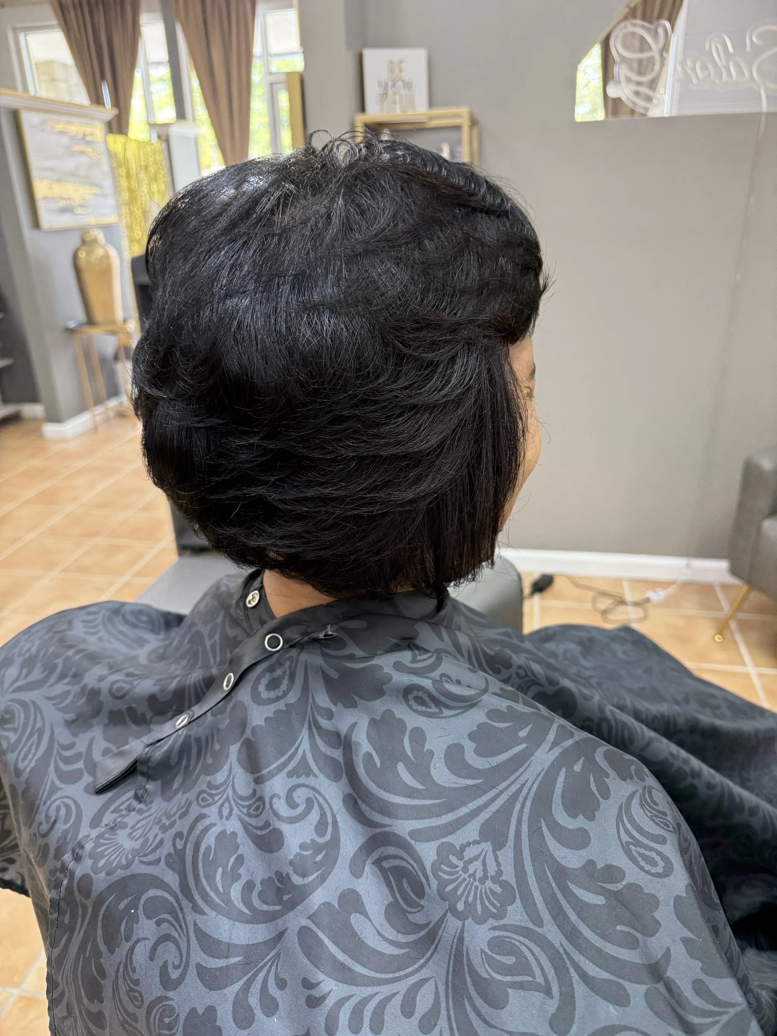 Luxe Experience – Hydration, Hair Shaping, and Signature Finish

A healthy-hair service designed for natural textures. This Luxe Experience includes a steam hydration treatment to restore moisture balance, precision hair shaping to enhance movement, 