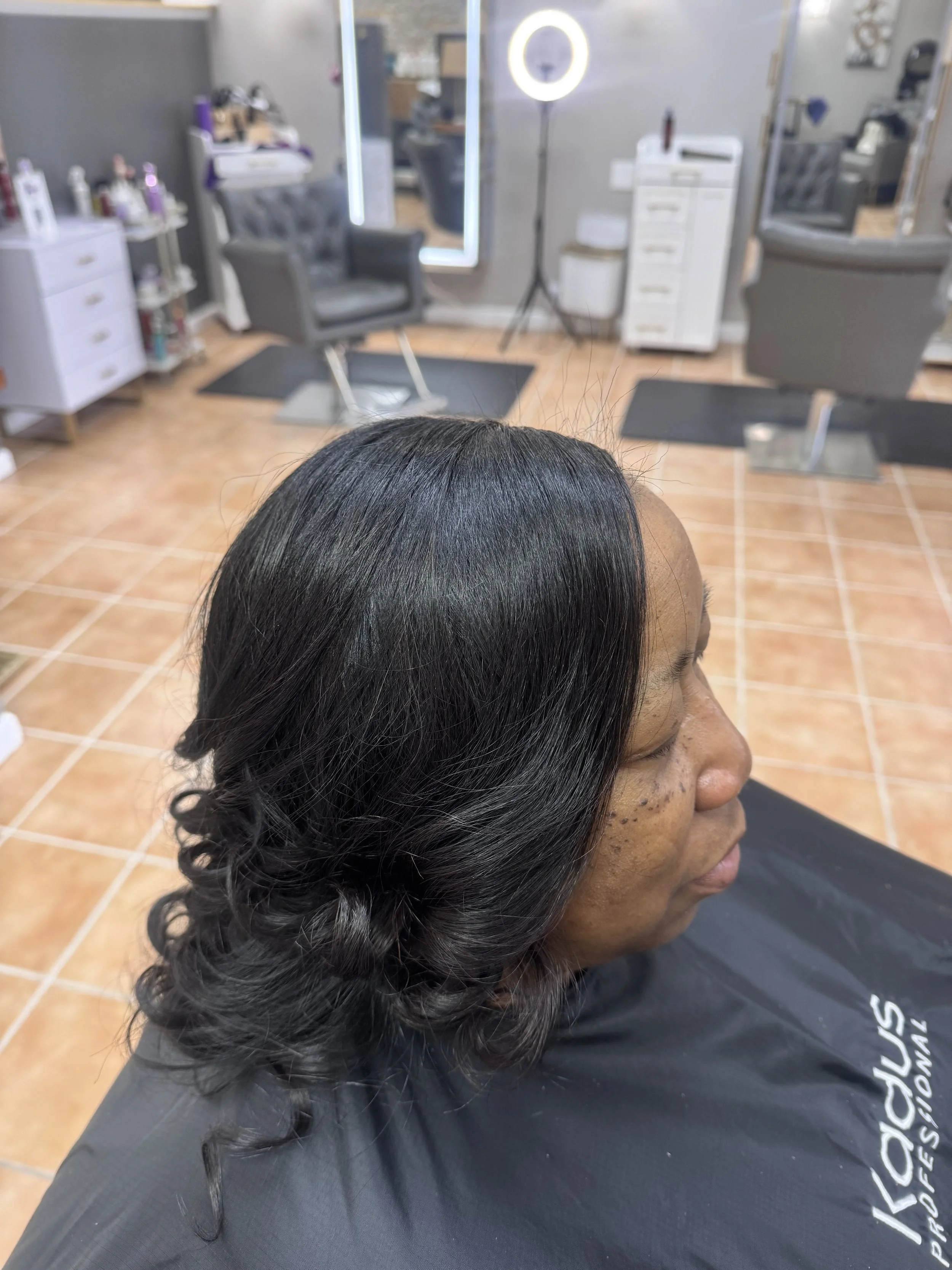 Luxe Experience – Signature Cleanse and Finish

The foundation of every Salon G visit. This Luxe Experience includes a professional shampoo, nourishing conditioner, and signature finish, leaving the hair refreshed, balanced, and polished. It provides