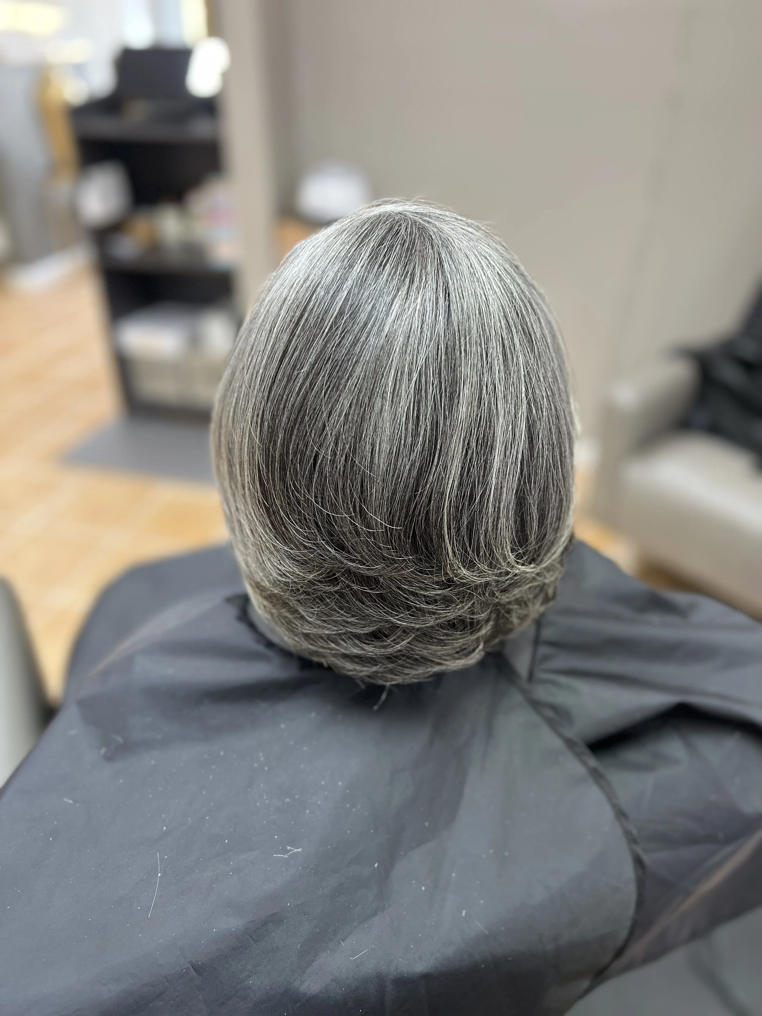 Luxe Experience – Salt, Pepper, and Silver Care

A restorative care experience crafted for naturally silver and salt-and-pepper textures. This service begins with a therapeutic scalp cleanse and steam hydration treatment enhanced with aromatherapy, d