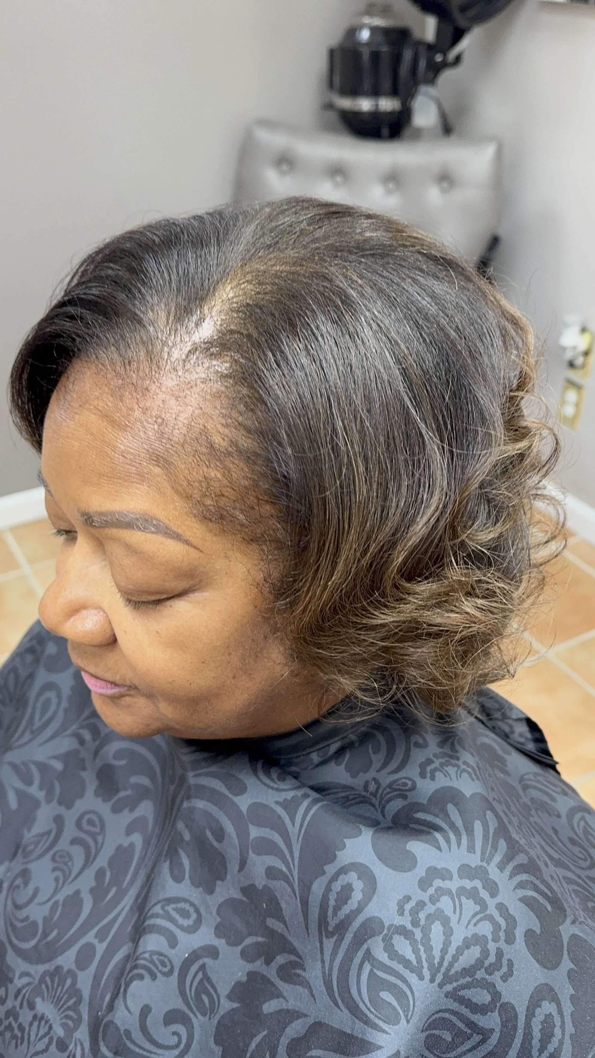 Deluxe Demi Color Refresh and Signature Finish

Description:
Designed for natural clients seeking soft gray coverage and refreshed tone between full color services. This Deluxe experience includes a demi-permanent color application from root to mid-s