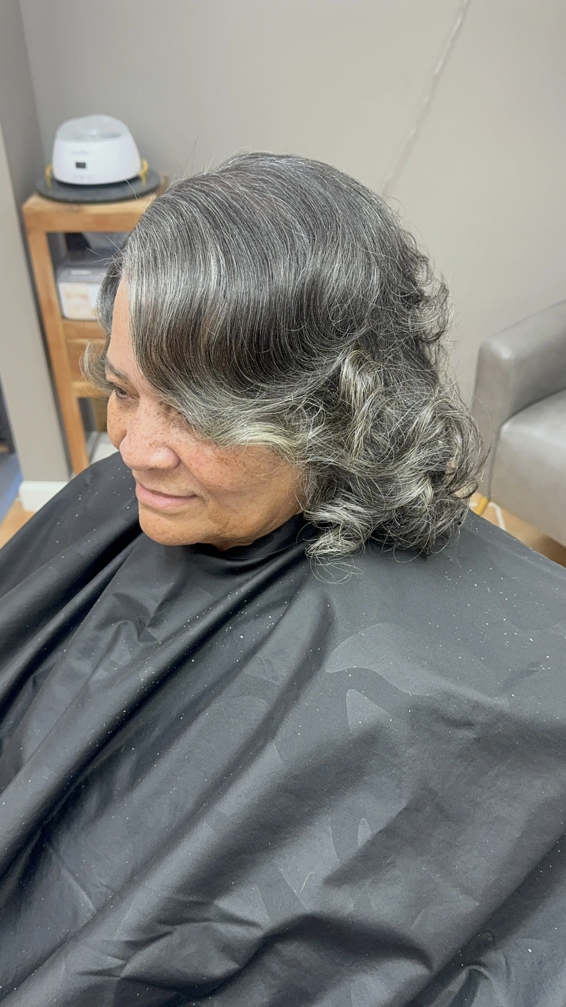 Luxe SilverCare Shampoo and Signature Finish

A gentle, clarifying cleanse and nourishing conditioner designed specifically for naturally gray or silver hair. This experience restores brightness and softness while maintaining the integrity of each st