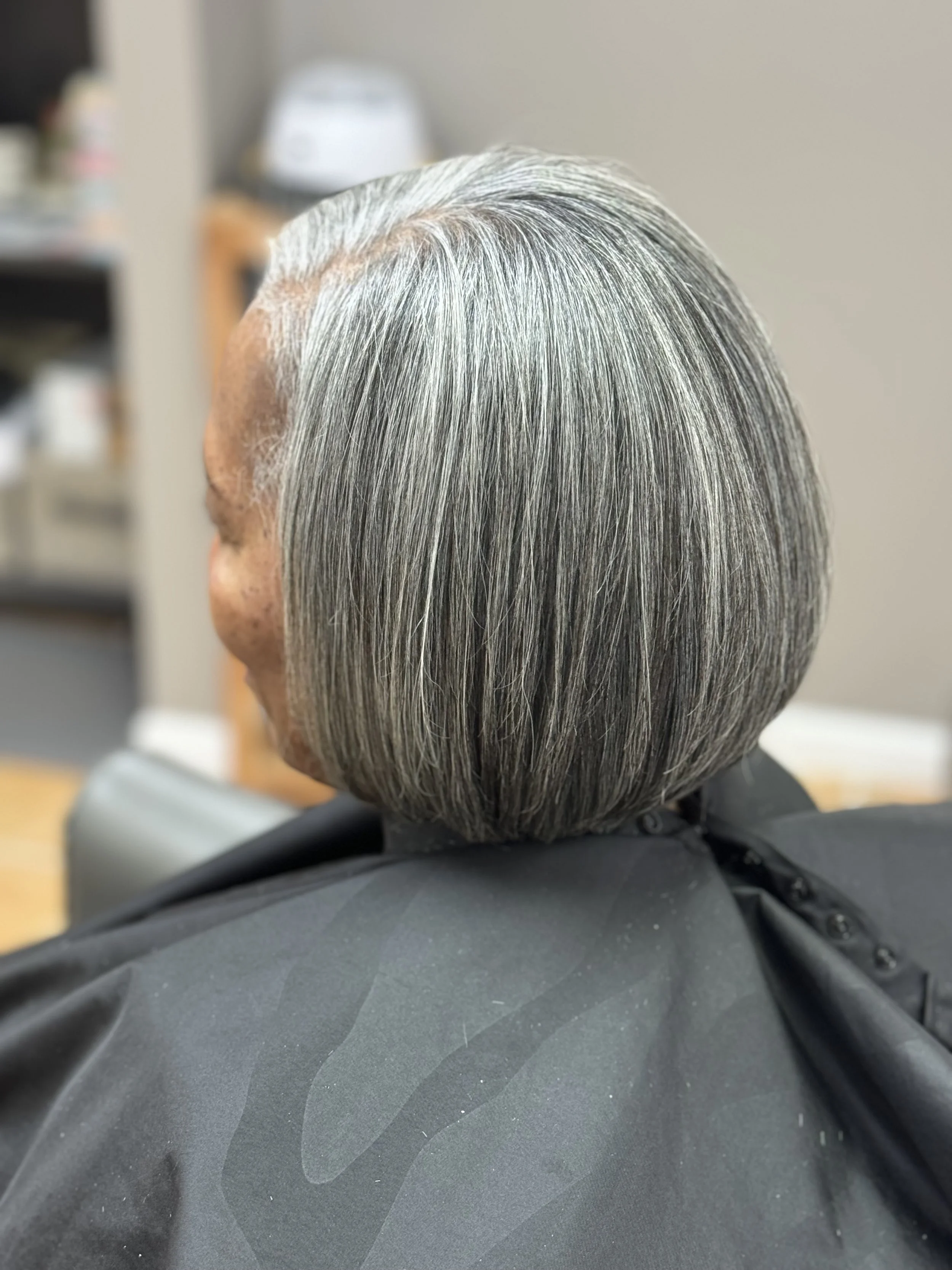 Luxe Experience – Salt, Pepper, and Silver Care

A restorative care experience crafted for naturally silver and salt-and-pepper textures. This service begins with a therapeutic scalp cleanse and steam hydration treatment enhanced with aromatherapy, d