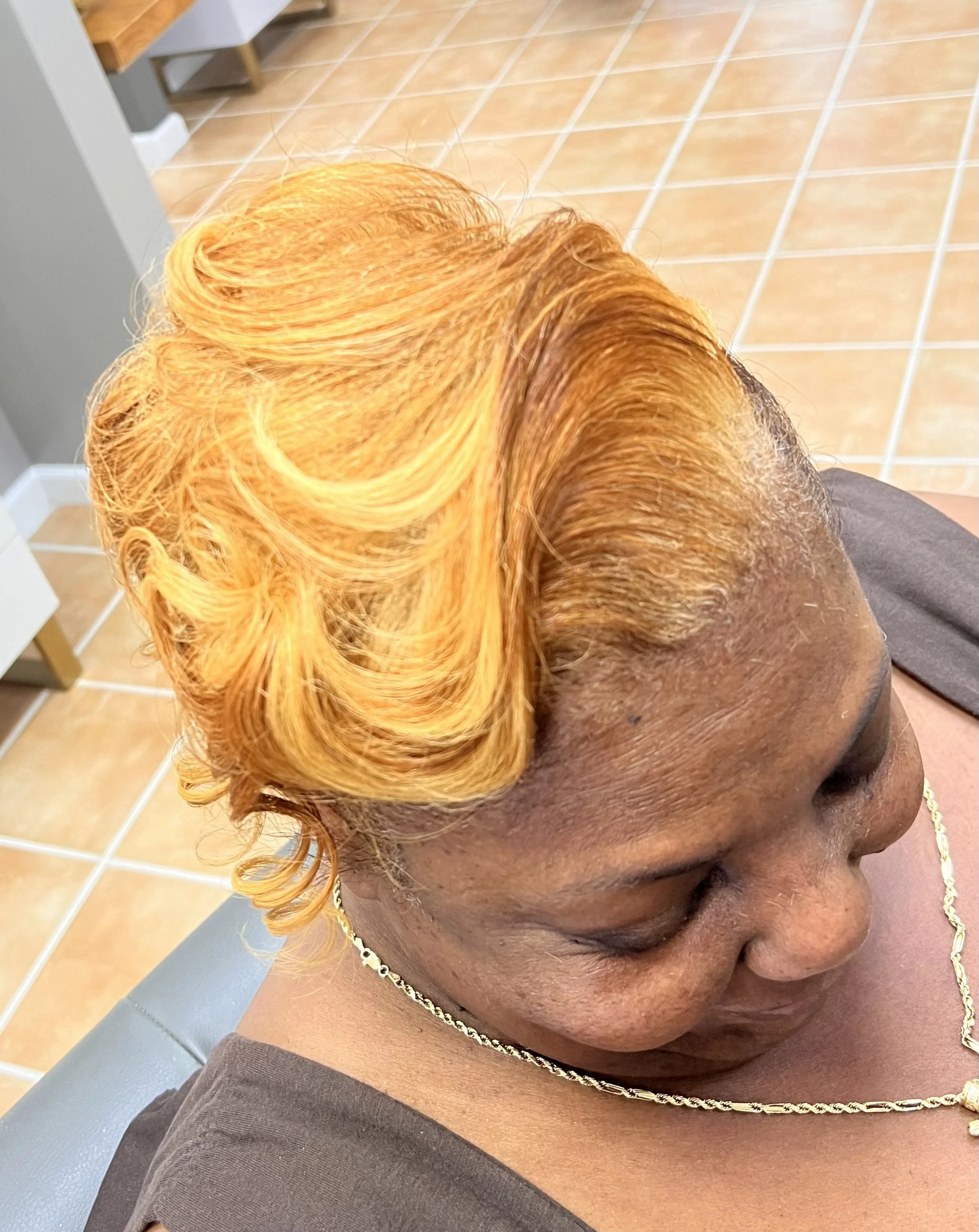 VIP Luxe Transformation – Vibrant Color and Designer Finish
A full-spectrum transformation featuring a custom permanent color makeover, steam hydration therapy with aromatherapy, precision hair shaping, and a signature designer finish. This service r
