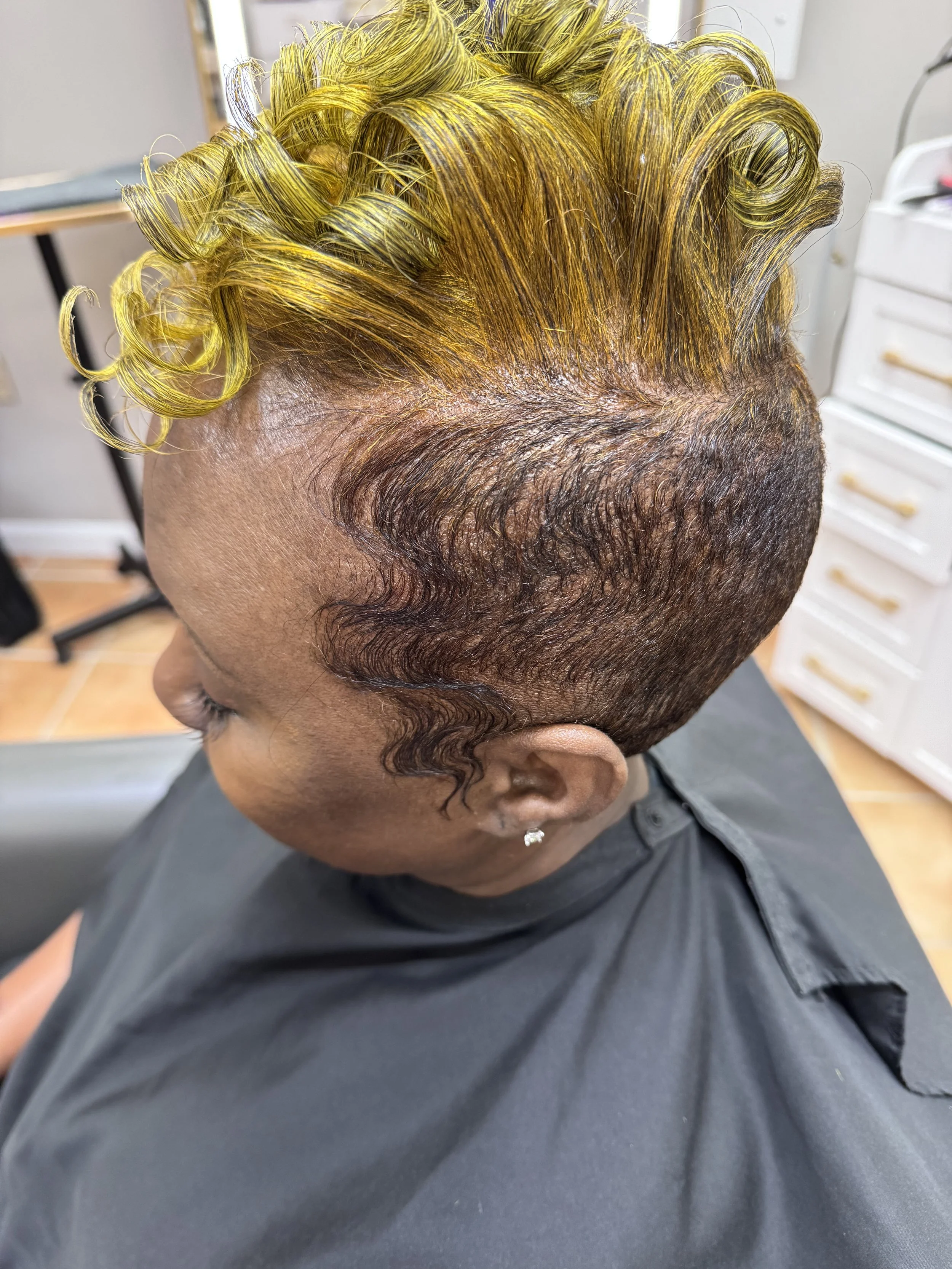 DELUXE Experience – Dual Demi Color with Partial Relaxer and Designer Style
A dimensional color and design service tailored for relaxed hair maintenance. This Deluxe Experience combines a partial relaxer for refreshed smoothness with a custom dual de