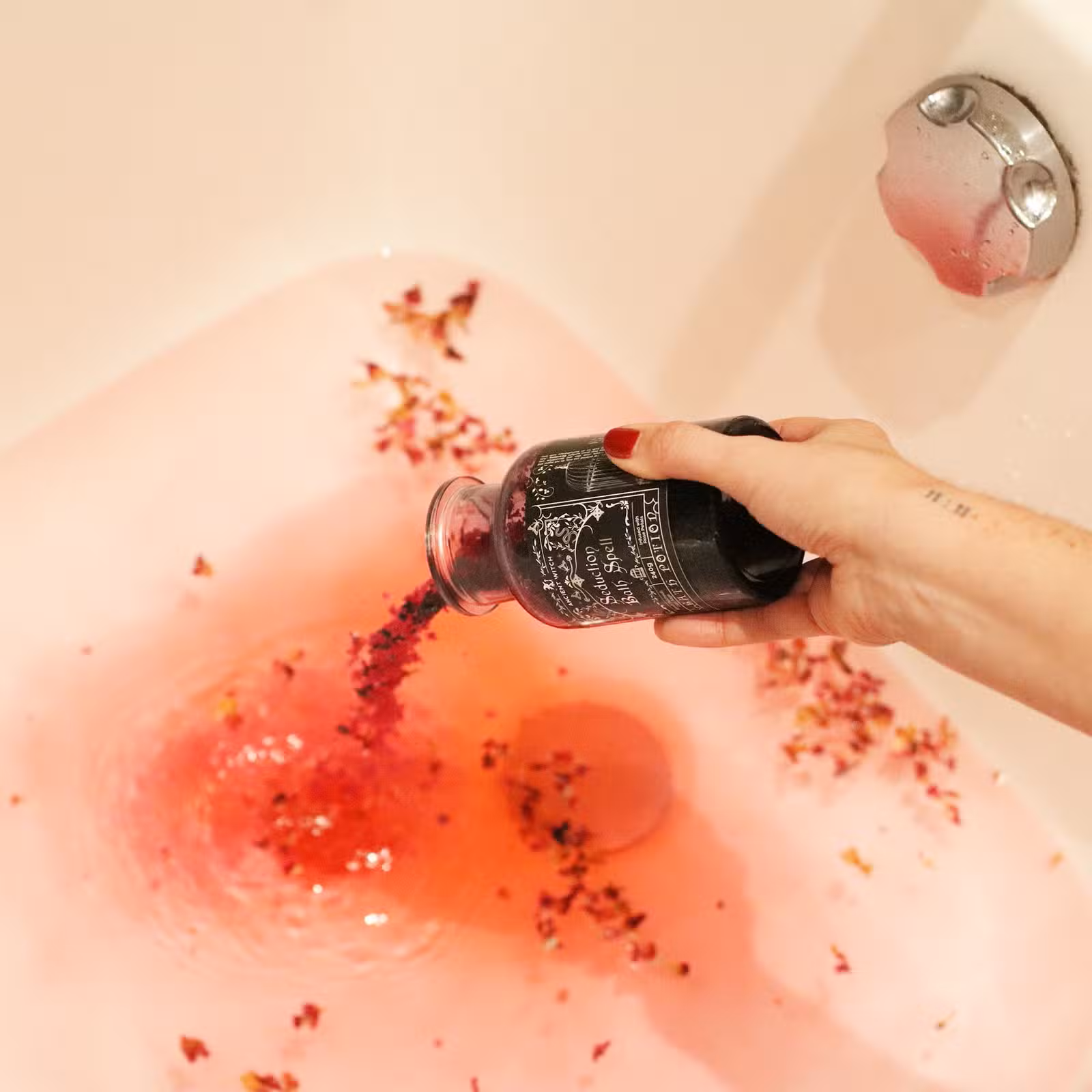 Seduction Bath Pour.png