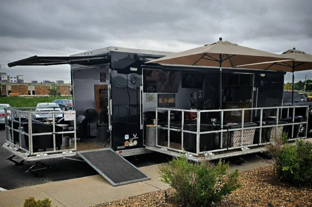 Rolling Social Experiences Mobile Lounge