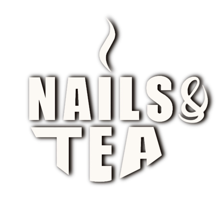 Logo avec de la fumée, texte 'Nails & Tea' en blanc sur fond noir.