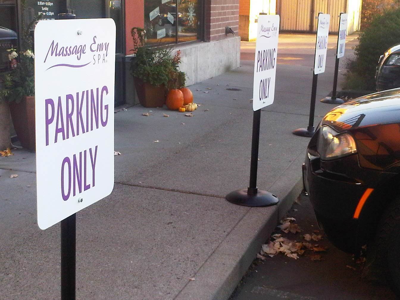Massage Envy parking signs.jpg