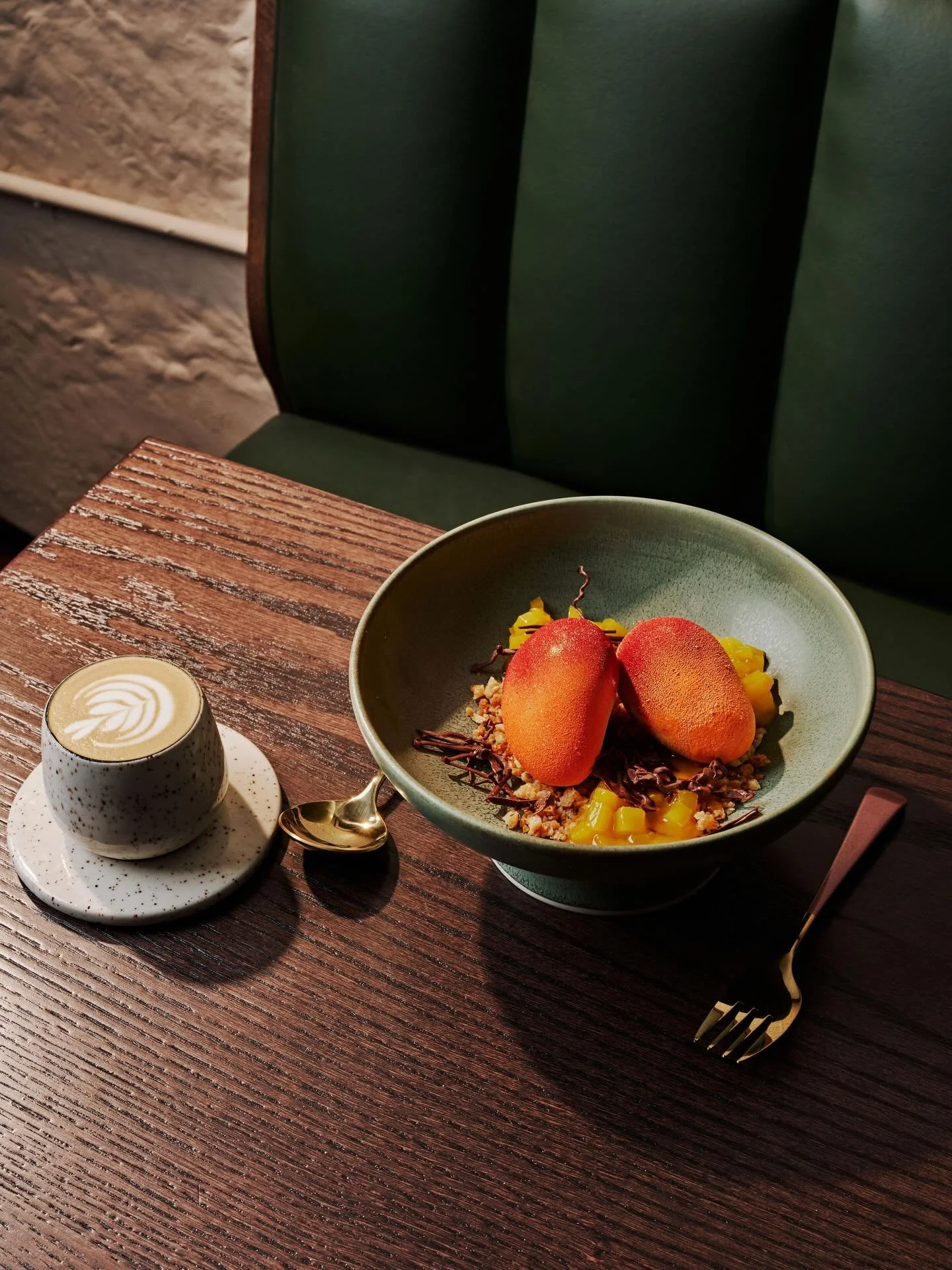 Our Mini Mango 🥭 &mdash; coconut crunch and white chocolate. A bright little reminder the holidays aren&rsquo;t over yet 🫂🧡

6 days till 2026! 

☕️: @recuerdos.atl
📸: @andrewthomaslee

#BarAnaATL #BA #Atlanta #Desserts #BienvenidosACasa