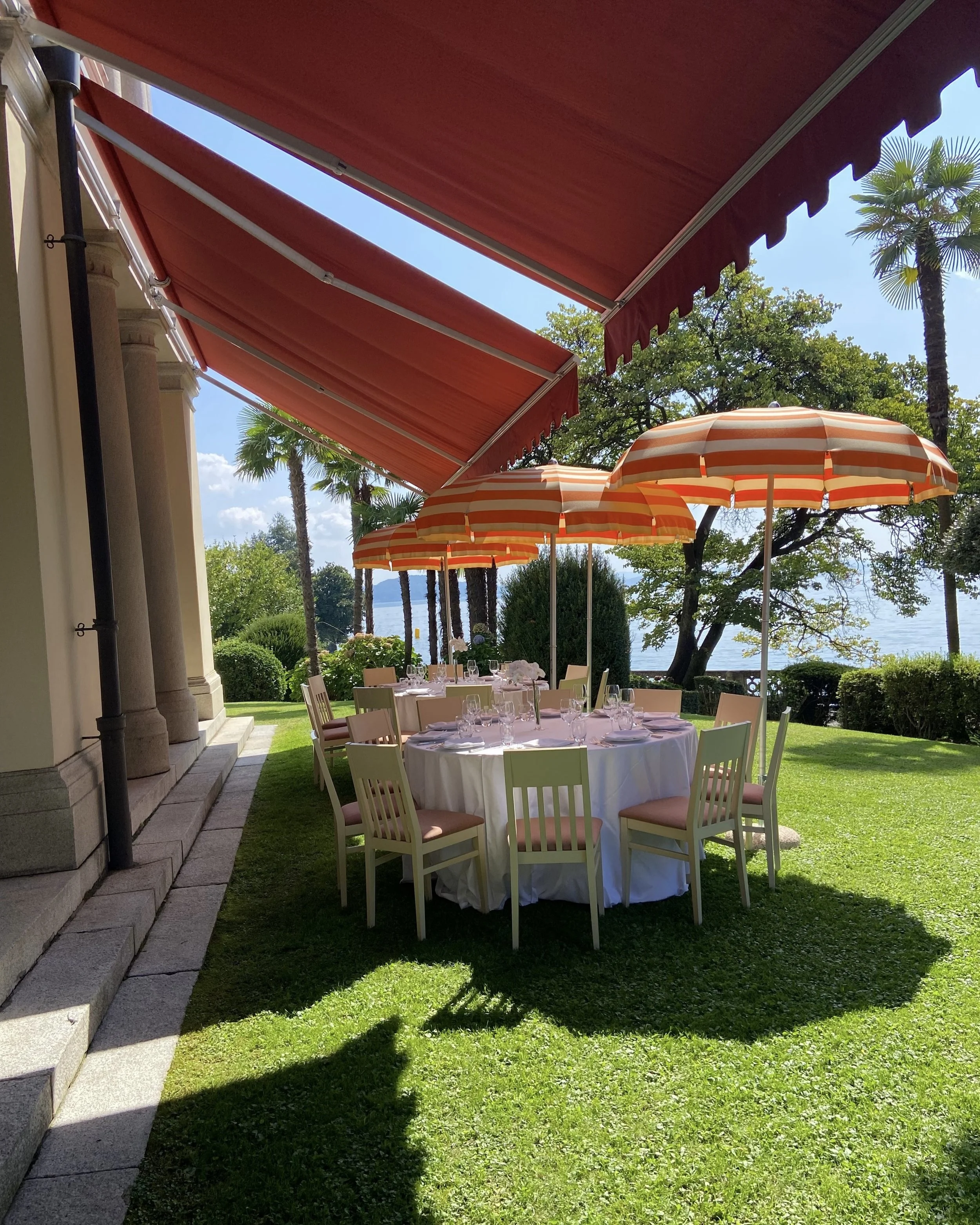 A recepção ao ar livre nos jardins do Grand Hotel Majestic Verbania no coquetel do dia 12 de setembro de 2026.
