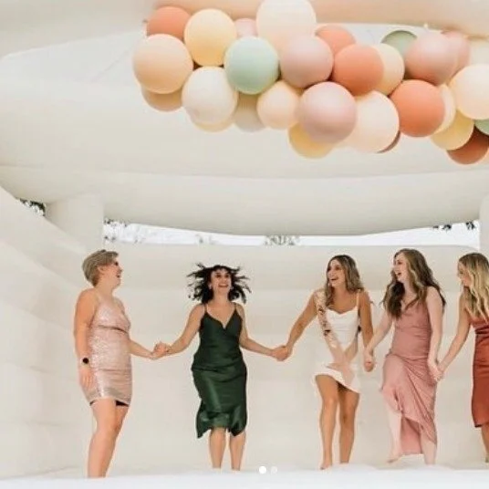 Bringing the bounce back to Southern Oregon — reimagined in white. ✨
Our all-white inflatables turn any backyard, wedding, or celebration into something luminous.
🏡 Serving Jackson & Josephine Counties
🪩 Delivery • Setup • Take