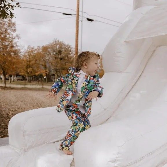 Bringing the bounce back to Southern Oregon — reimagined in white. ✨
Our all-white inflatables turn any backyard, wedding, or celebration into something luminous.
🏡 Serving Jackson & Josephine Counties
🪩 Delivery • Setup • Take